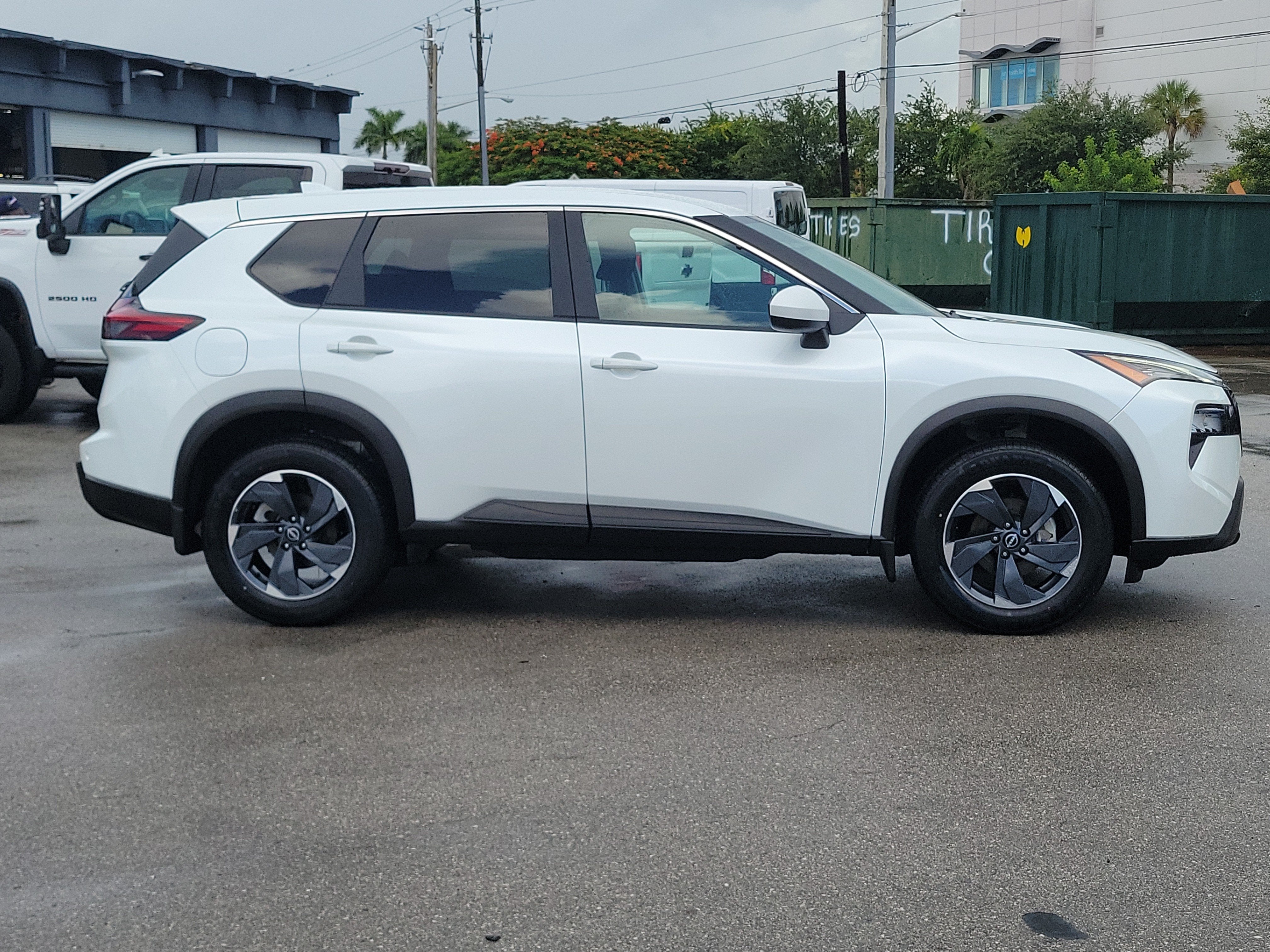 2025 Nissan Rogue SV