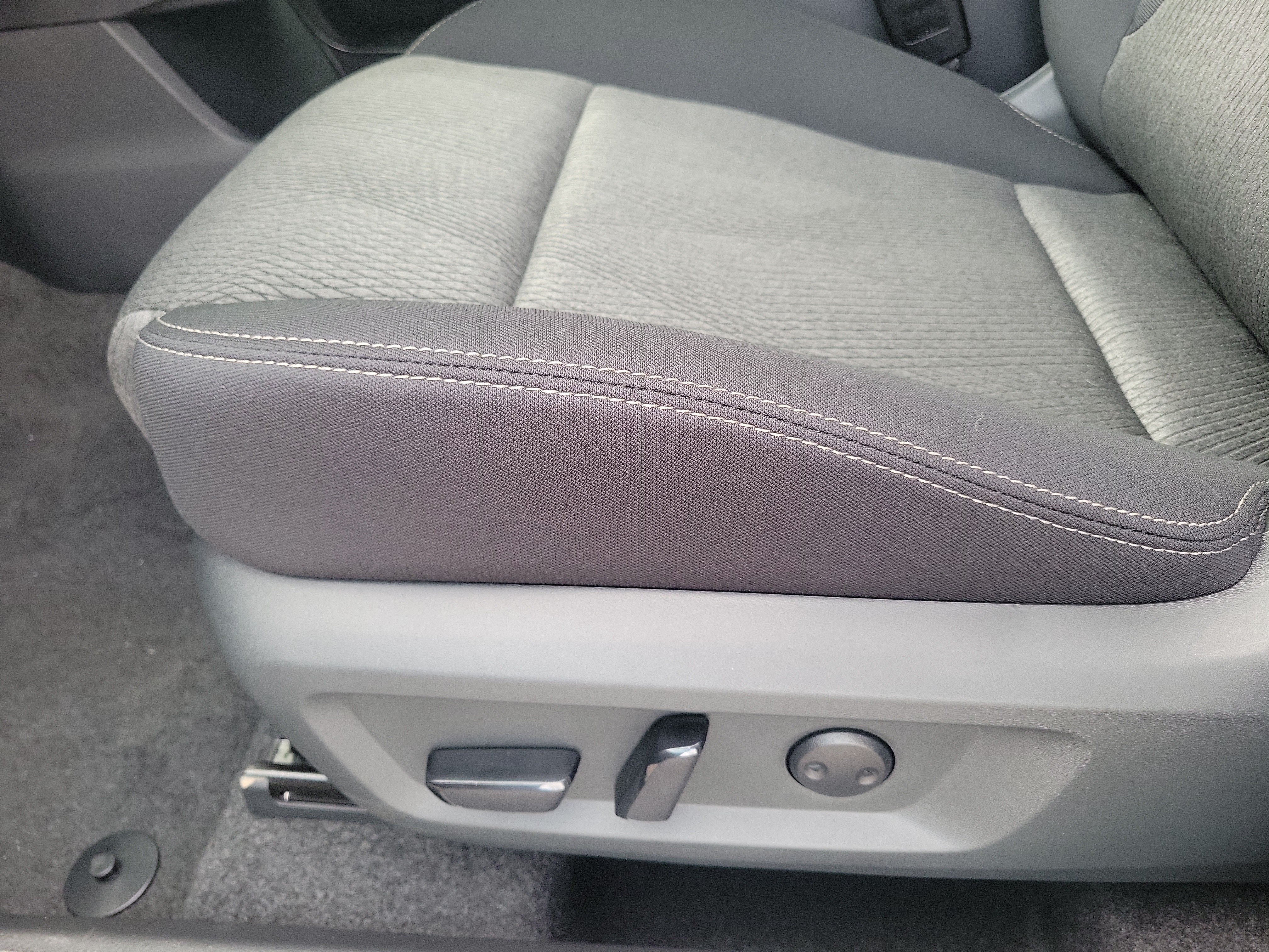 2027 Nissan Rogue SV