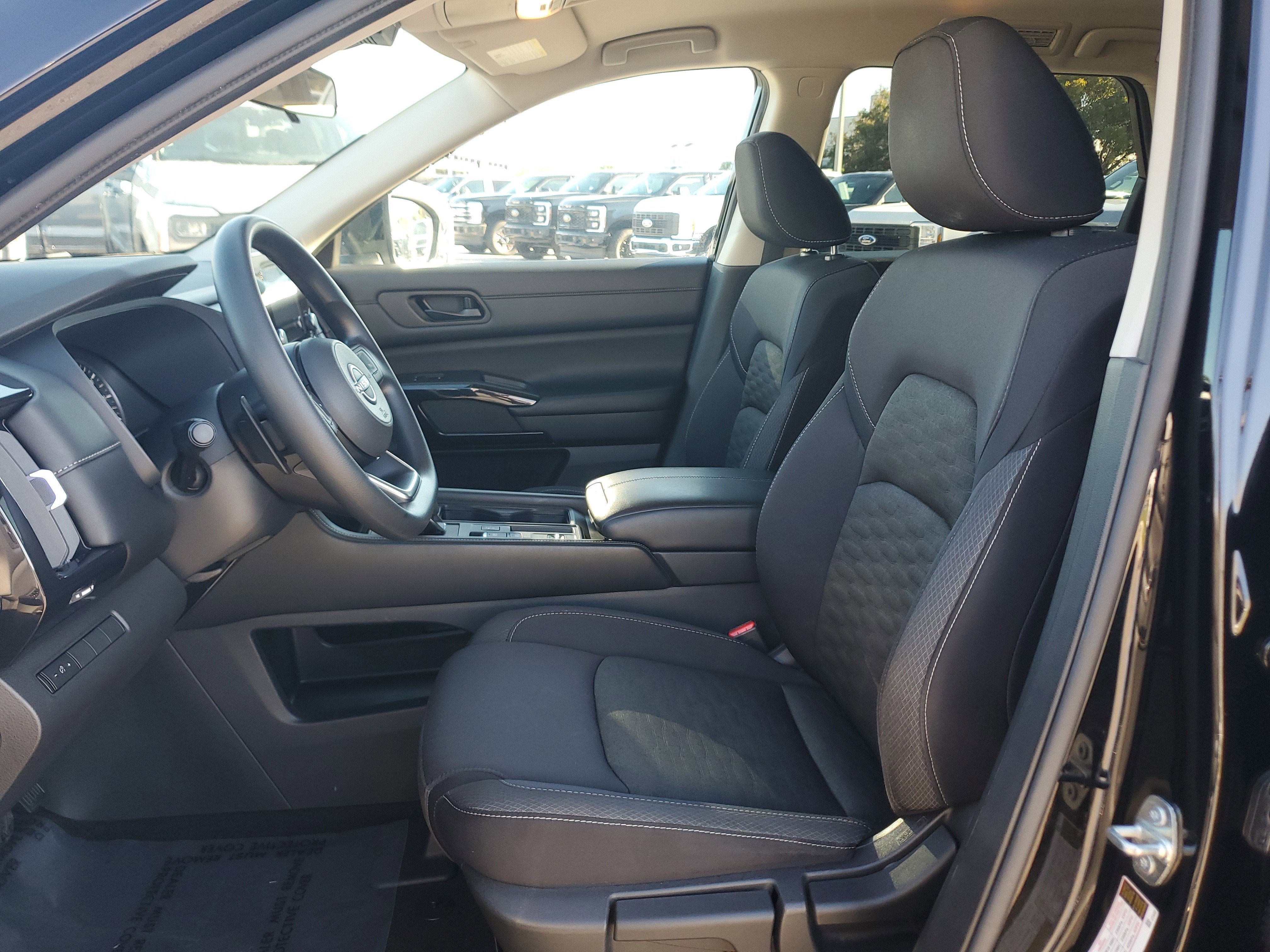 2023 Nissan Pathfinder S