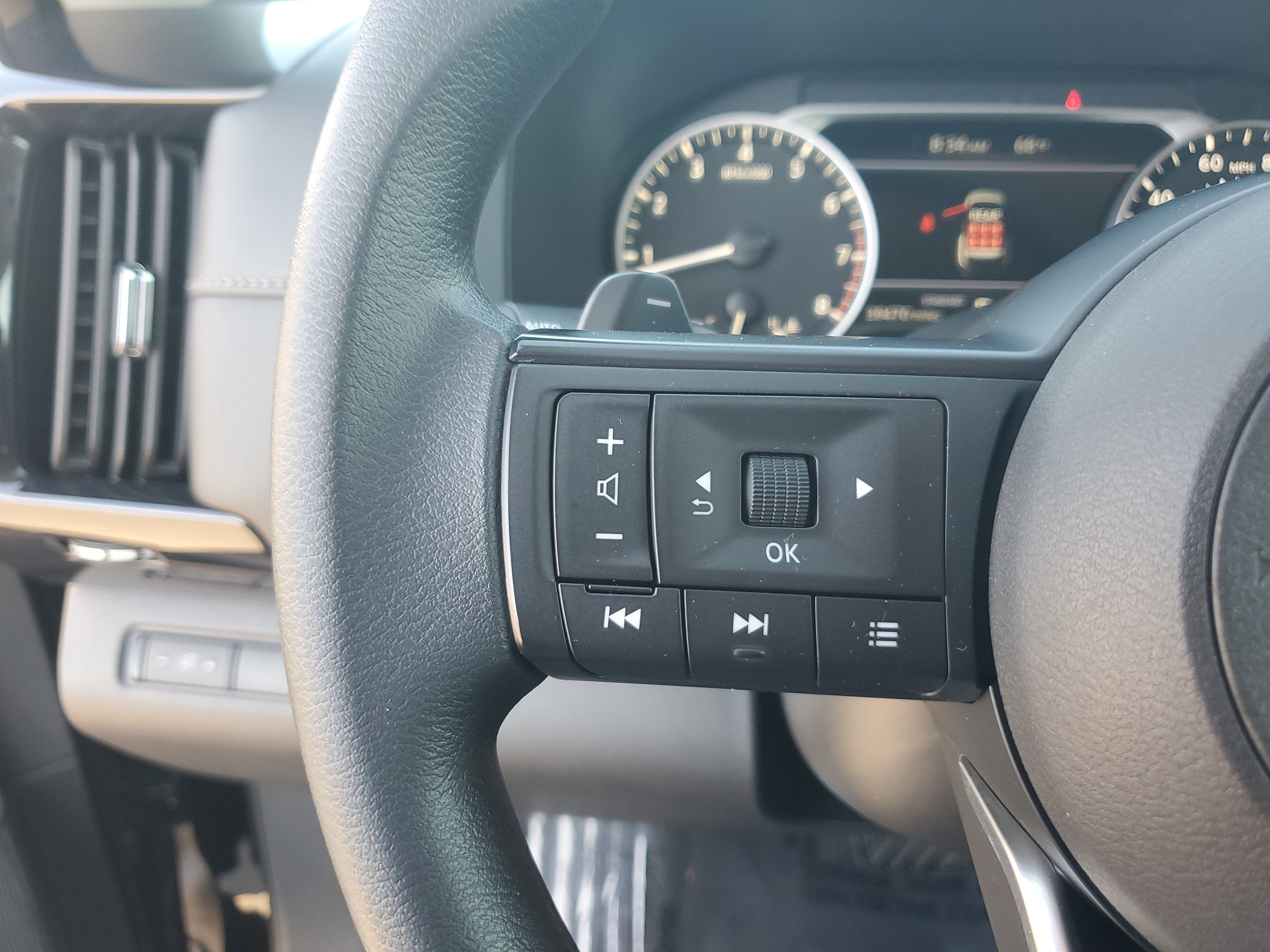 2023 Nissan Pathfinder S