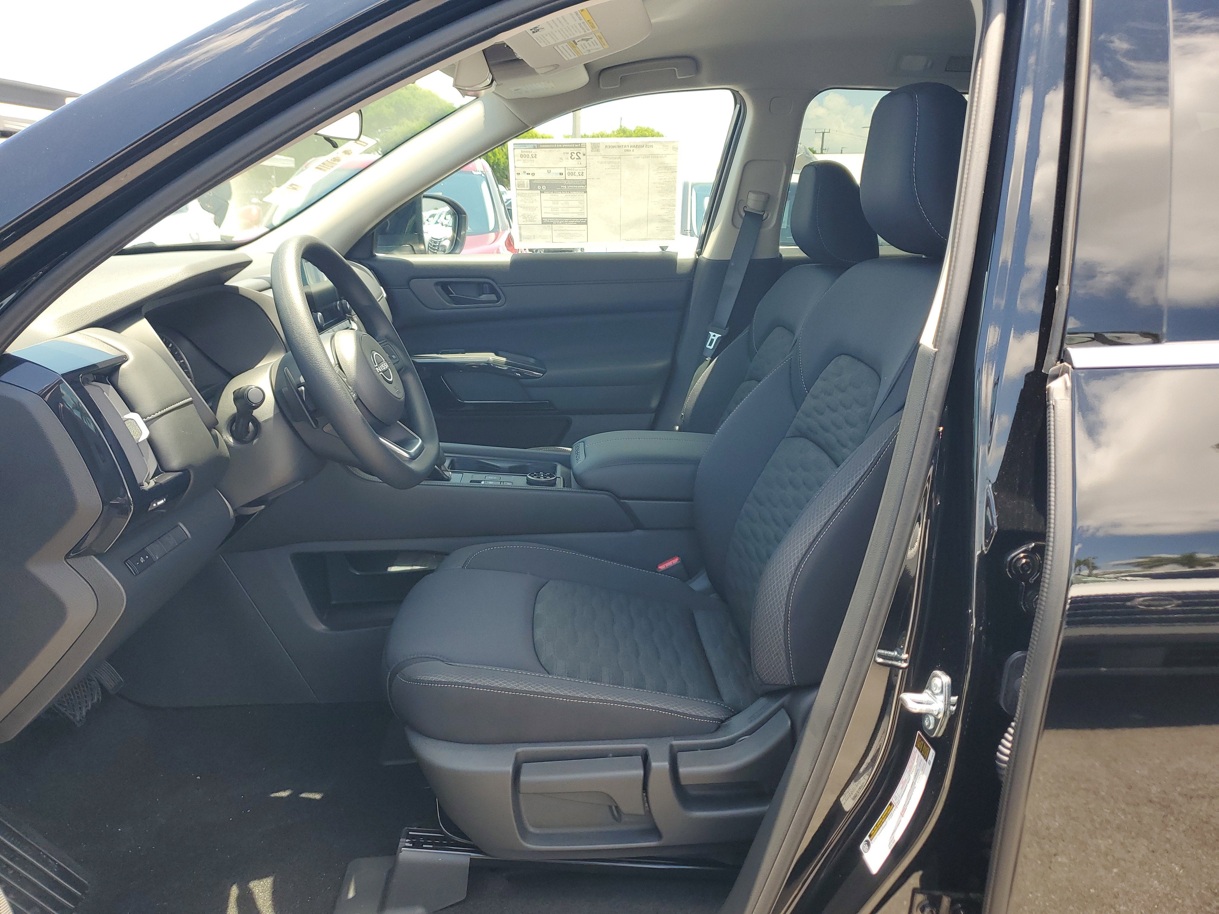 2025 Nissan Pathfinder S