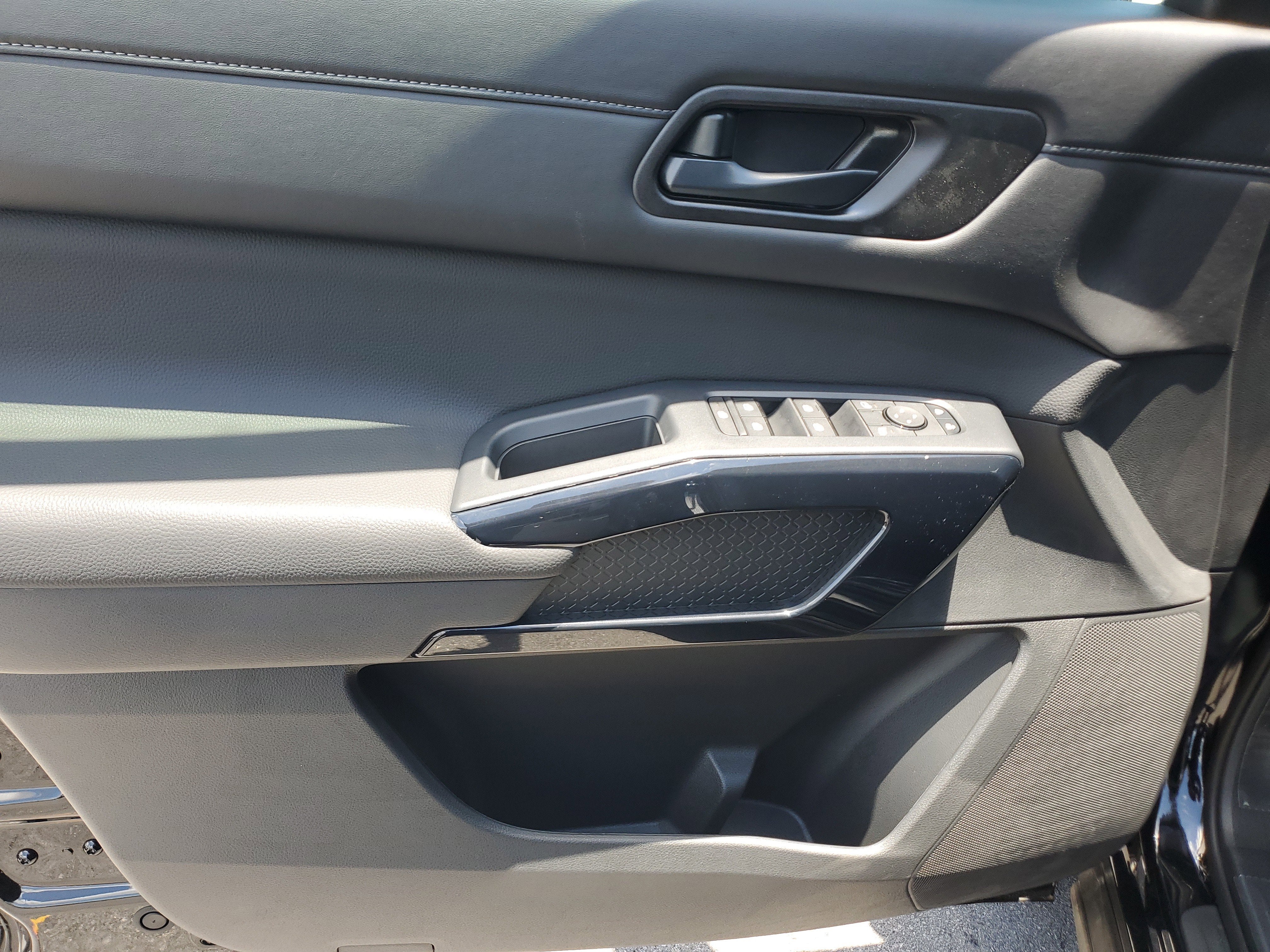 2025 Nissan Pathfinder S