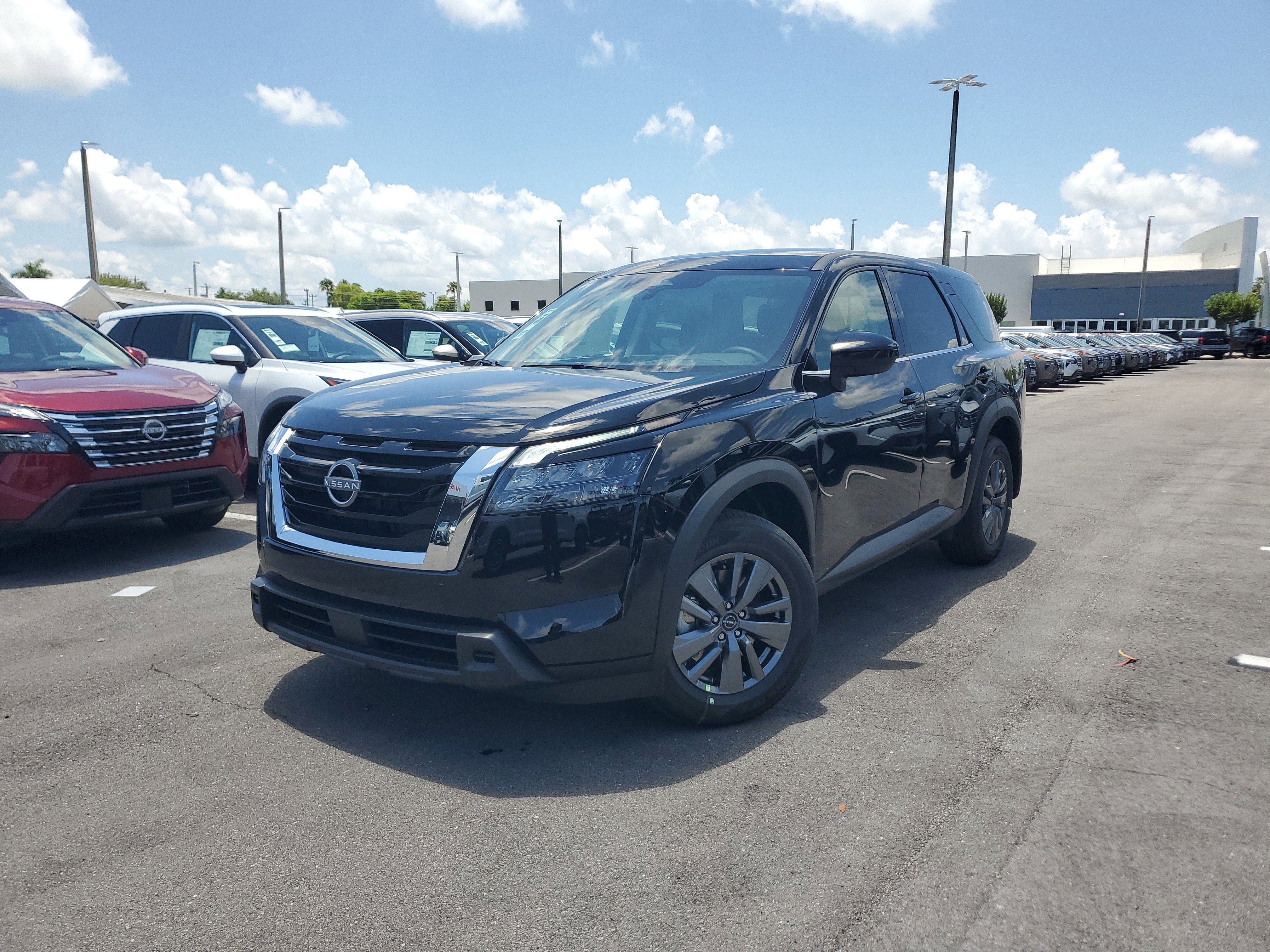 2025 Nissan Pathfinder S