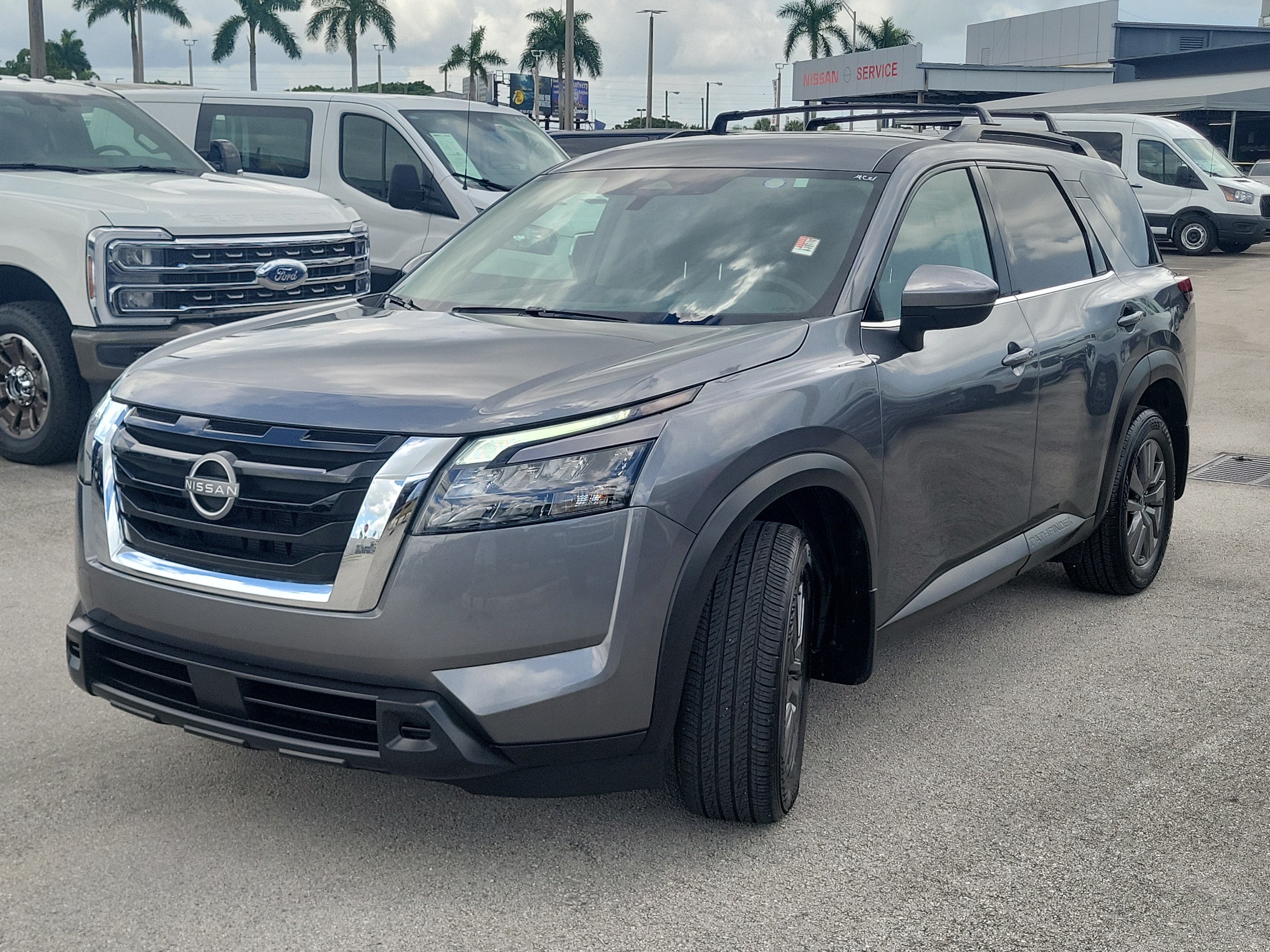 2025 Nissan Pathfinder SV