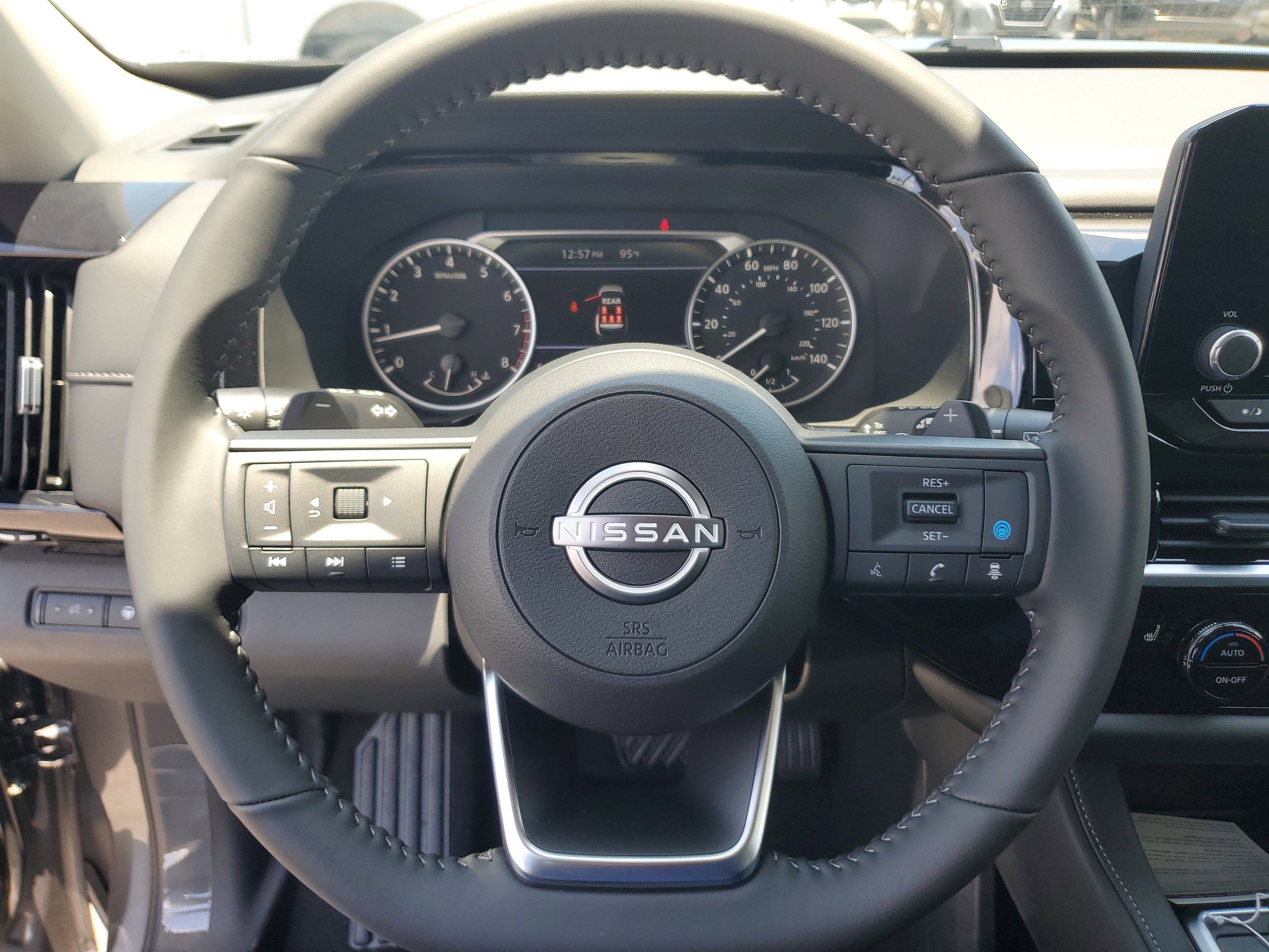 2025 Nissan Pathfinder SV