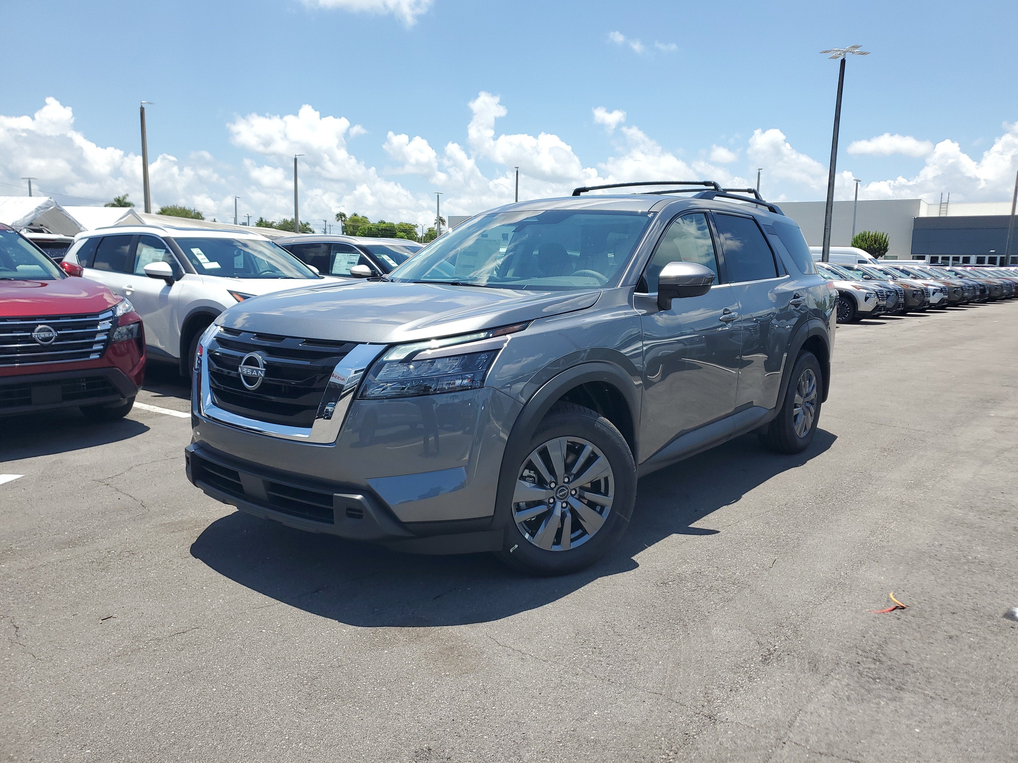 2025 Nissan Pathfinder SV