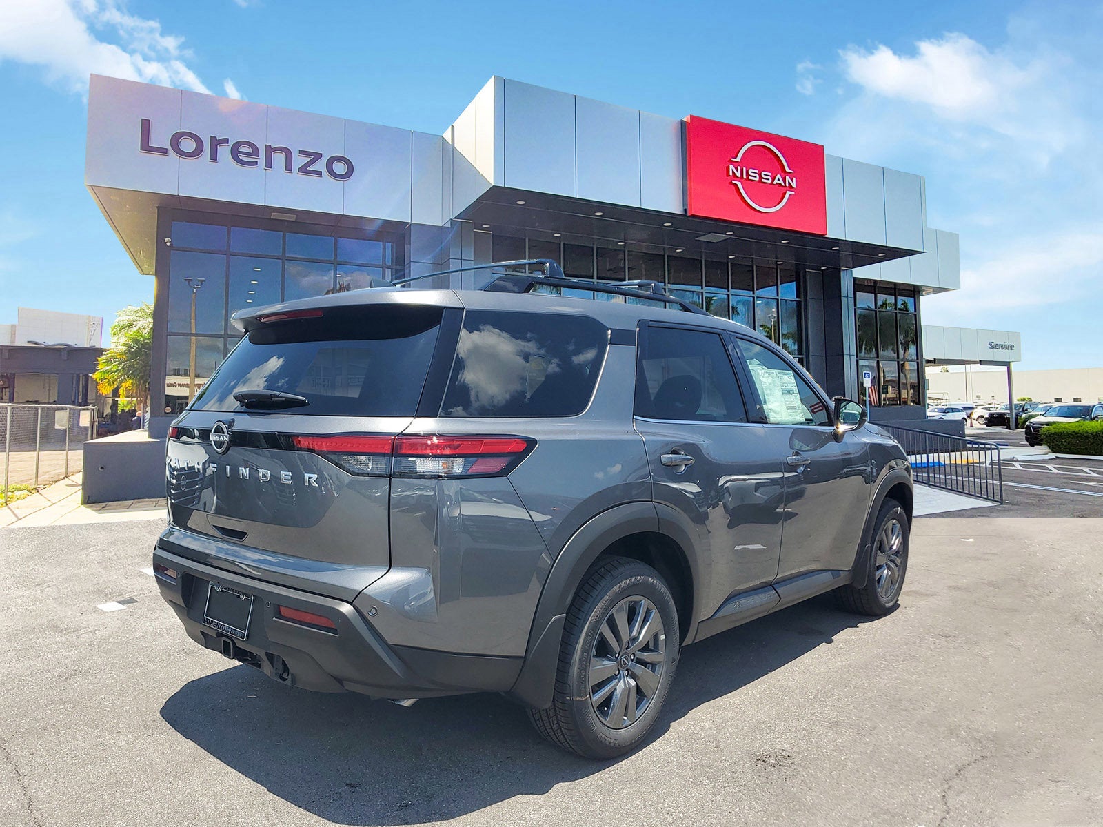 2025 Nissan Pathfinder SV