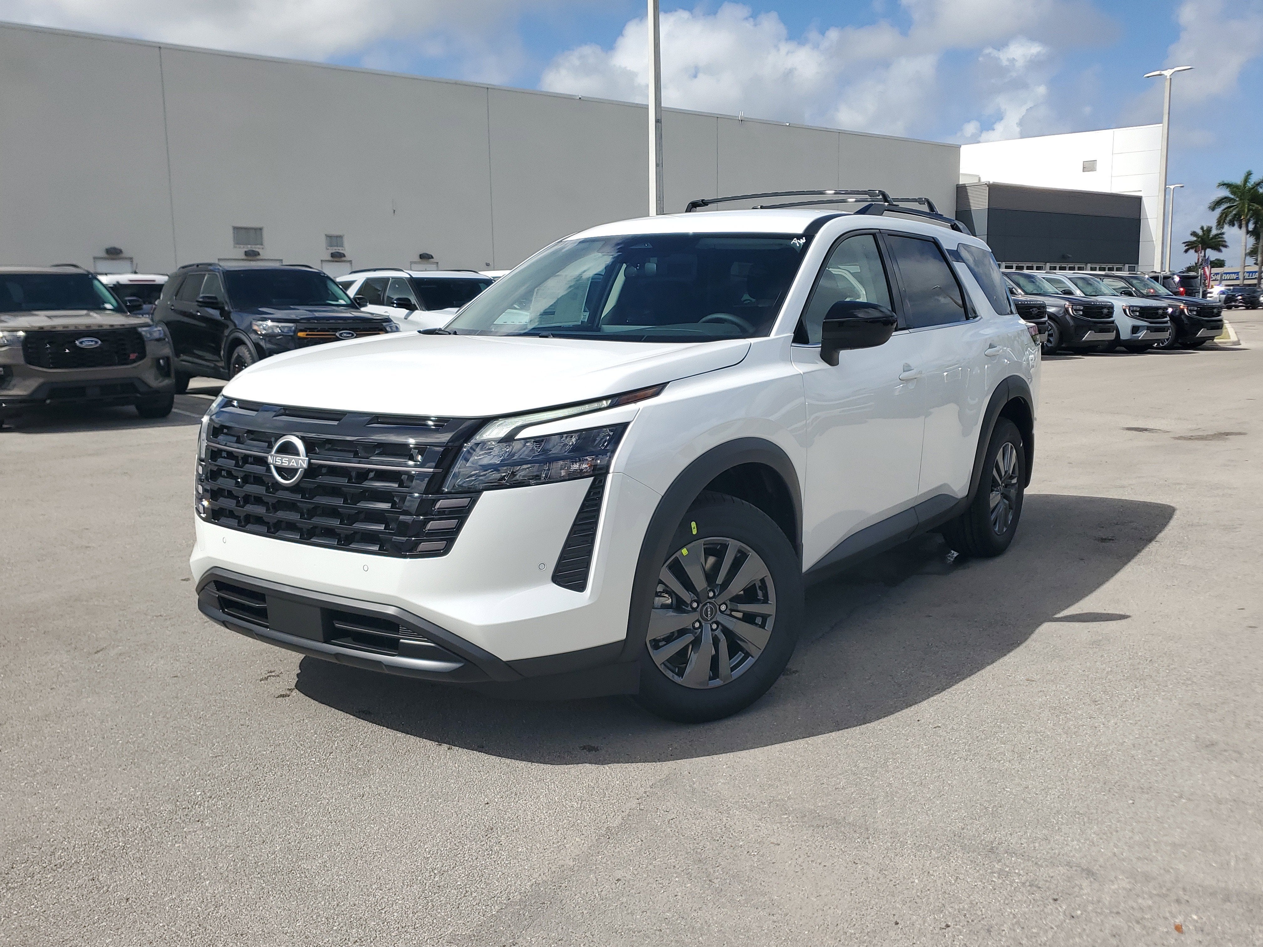 2026 Nissan Pathfinder SV