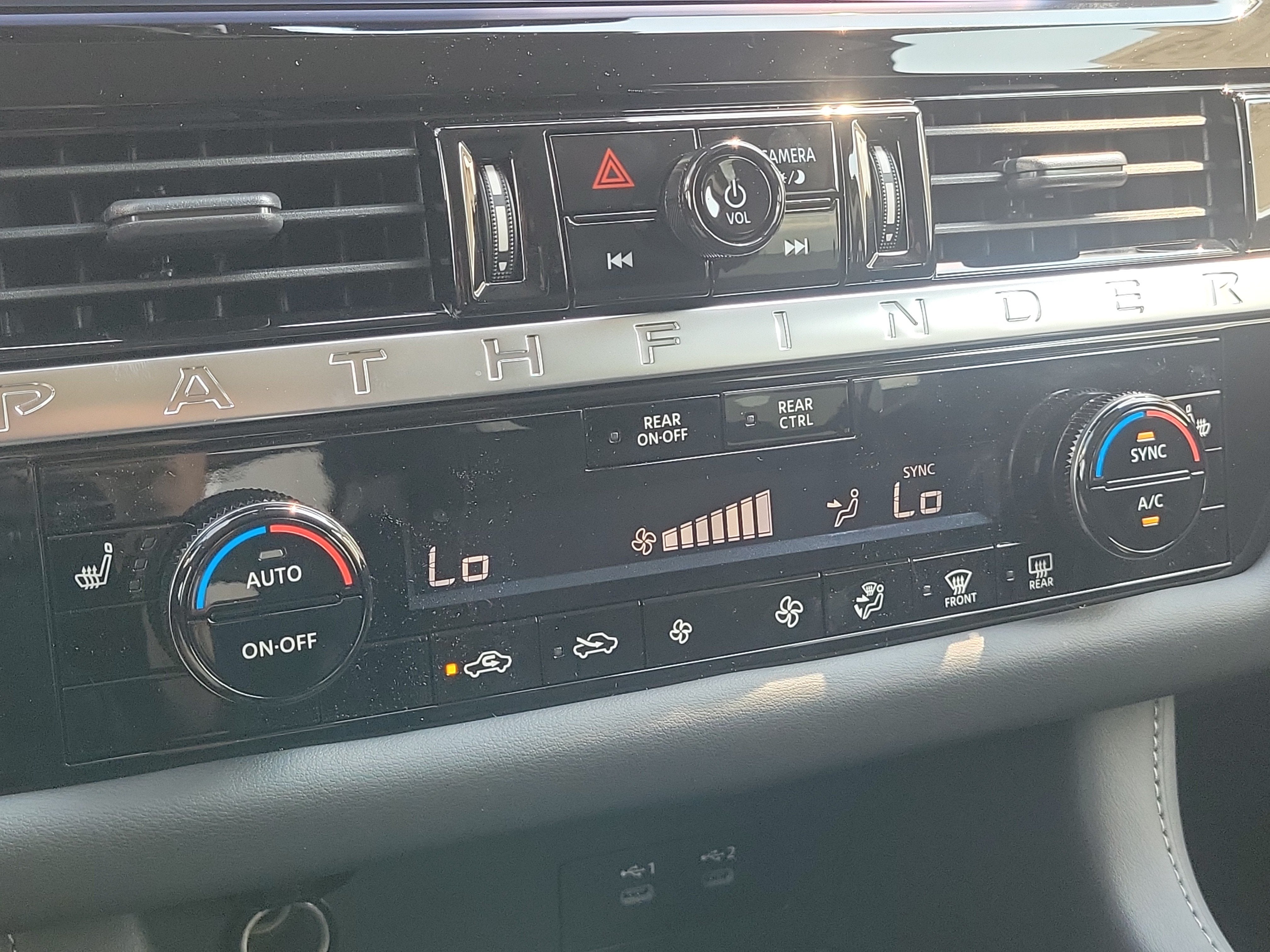 2026 Nissan Pathfinder SV