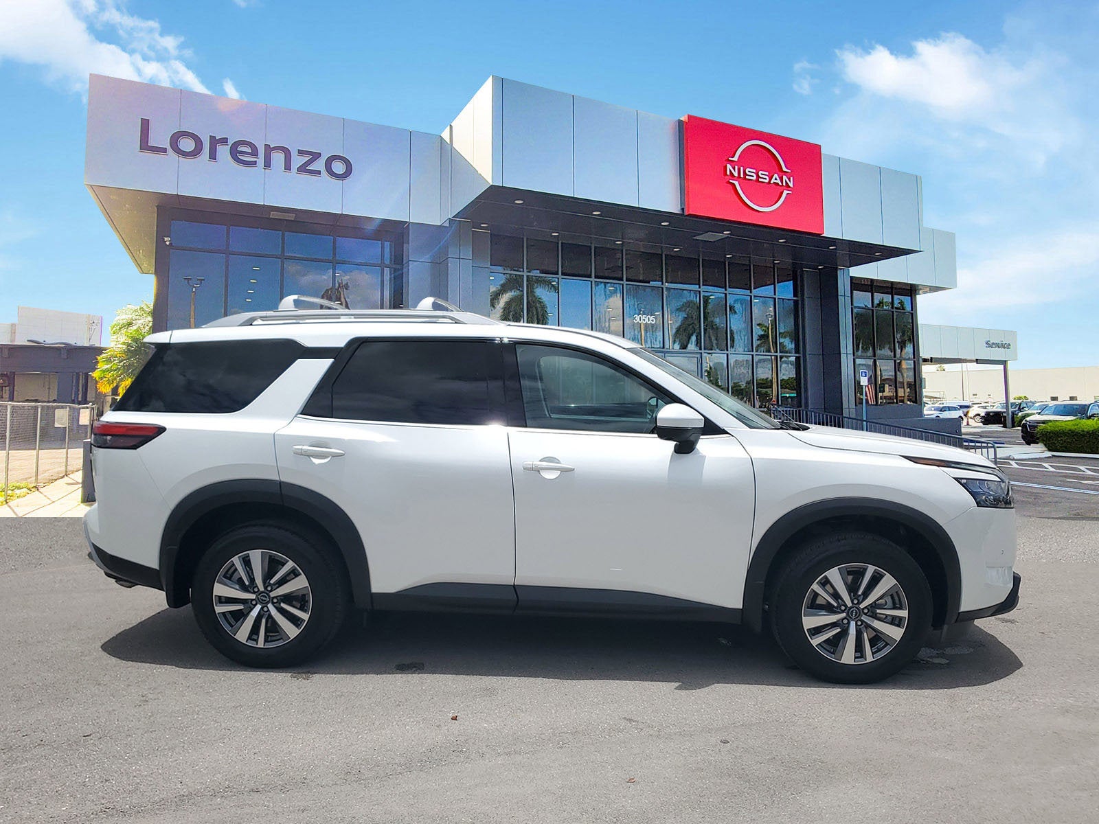 2025 Nissan Pathfinder SL