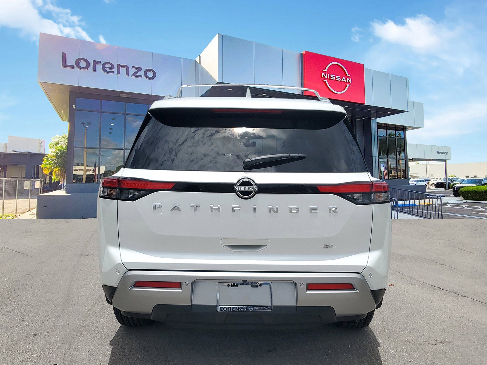 2025 Nissan Pathfinder SL