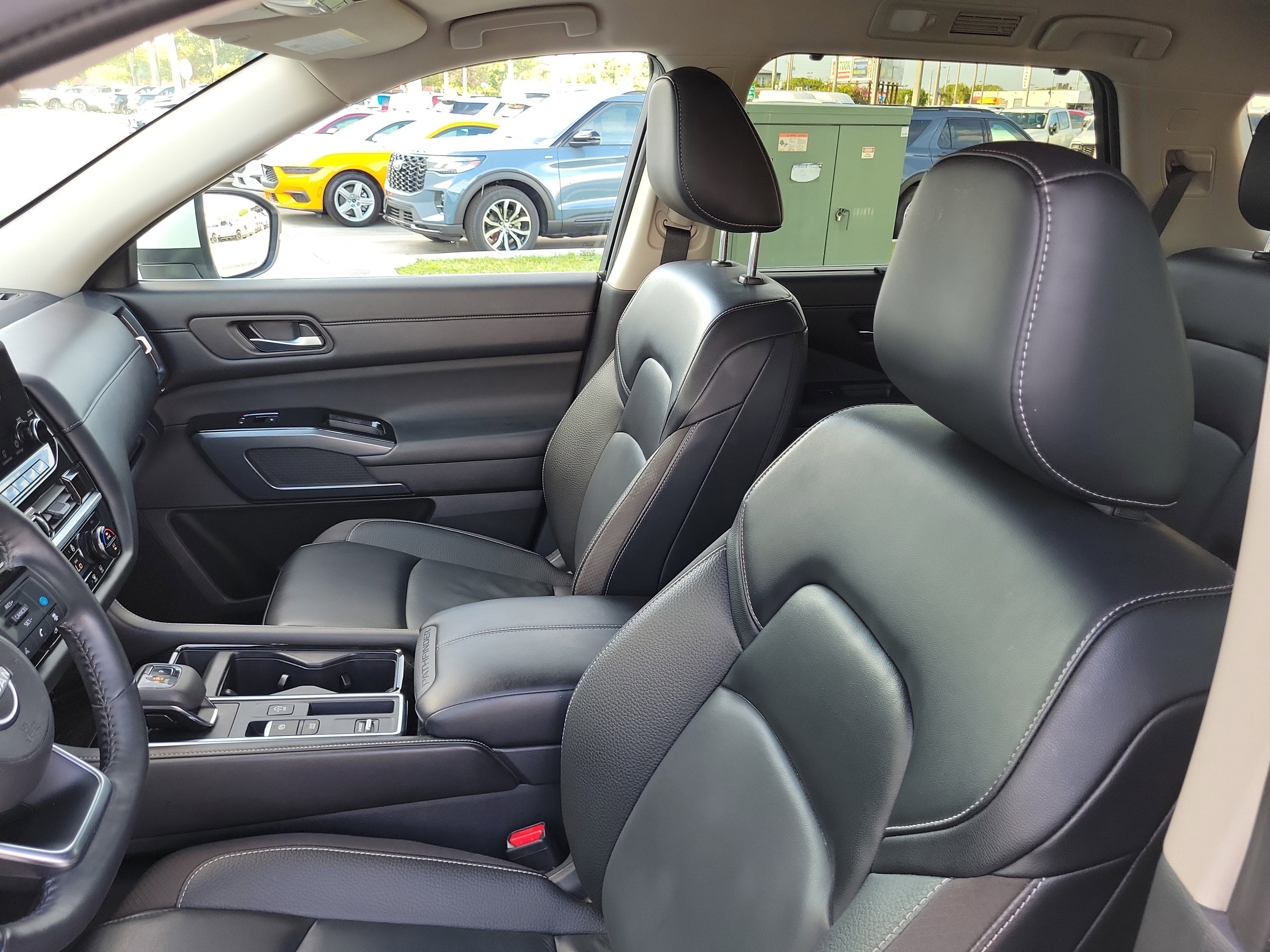 2024 Nissan Pathfinder SL