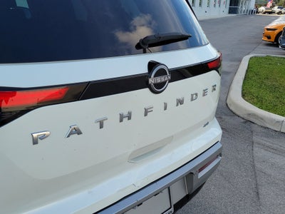 2024 Nissan Pathfinder SL
