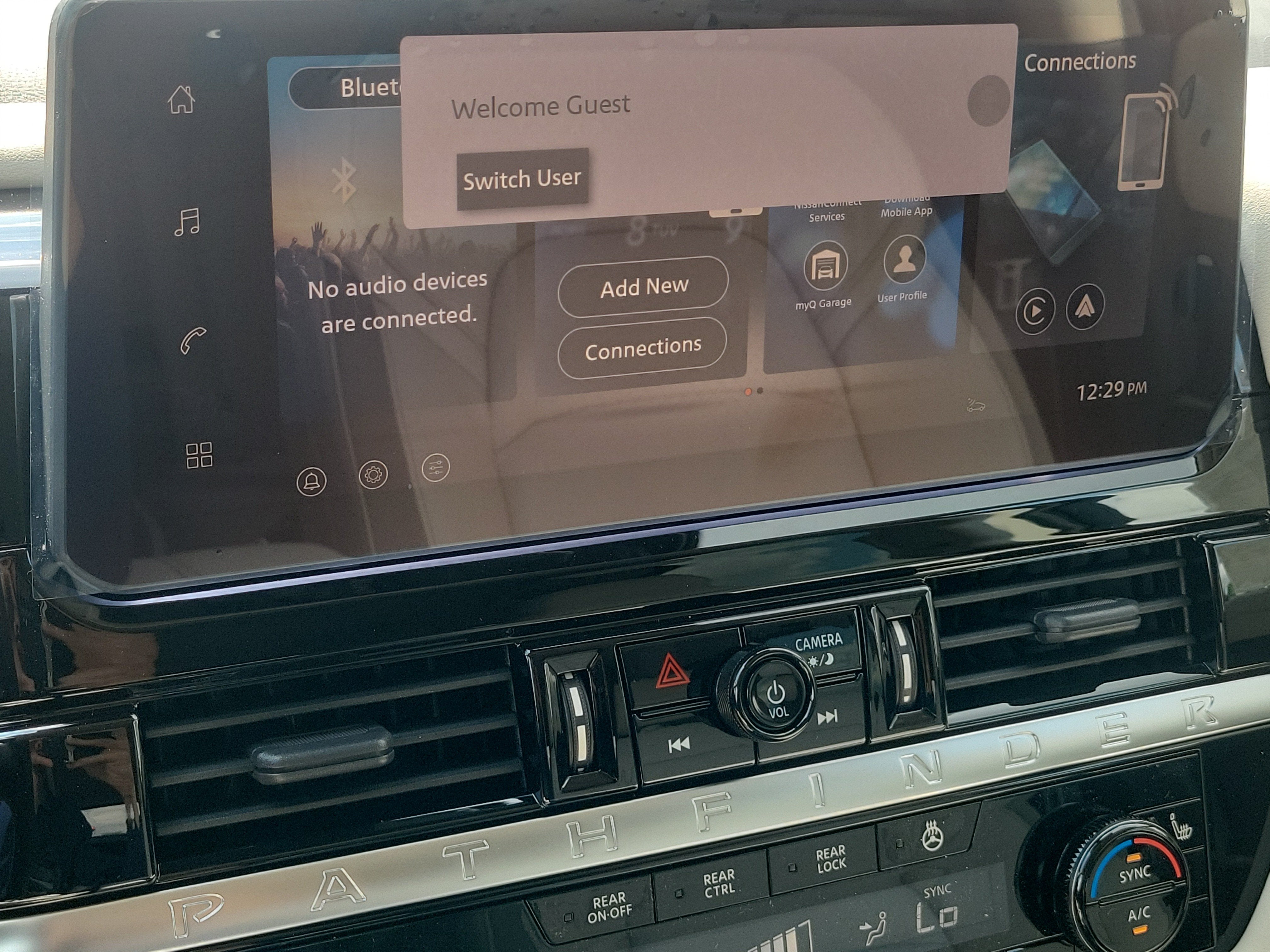 2026 Nissan Pathfinder SL