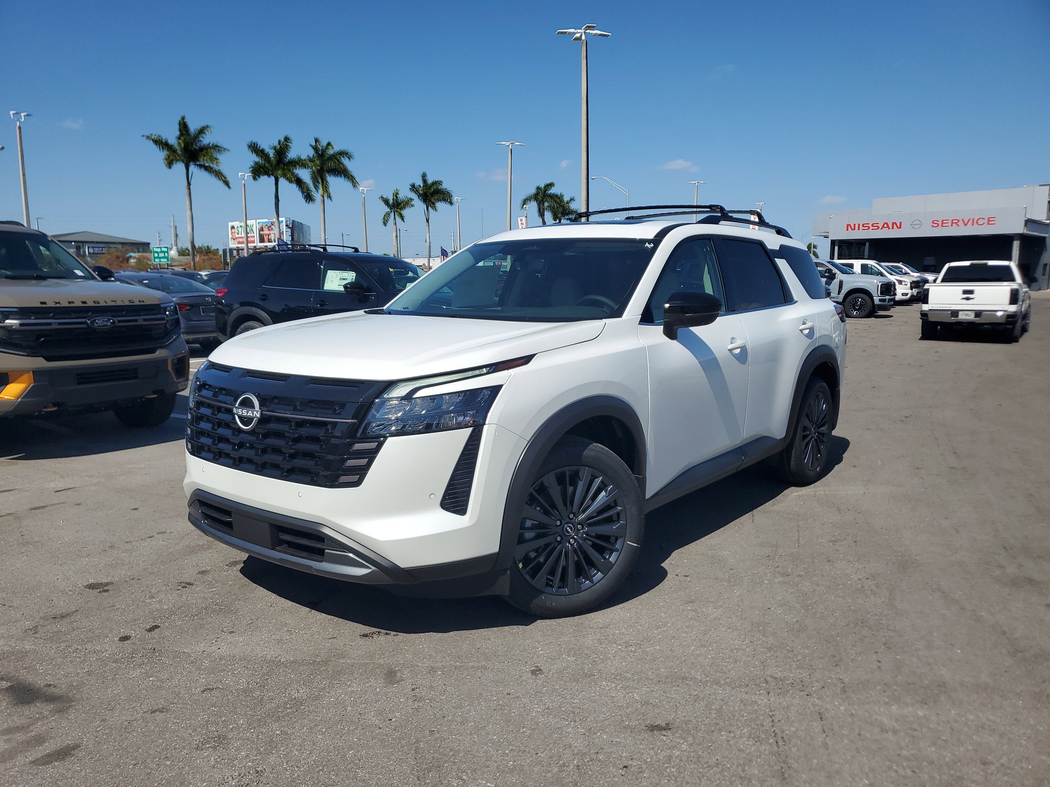 2026 Nissan Pathfinder SL