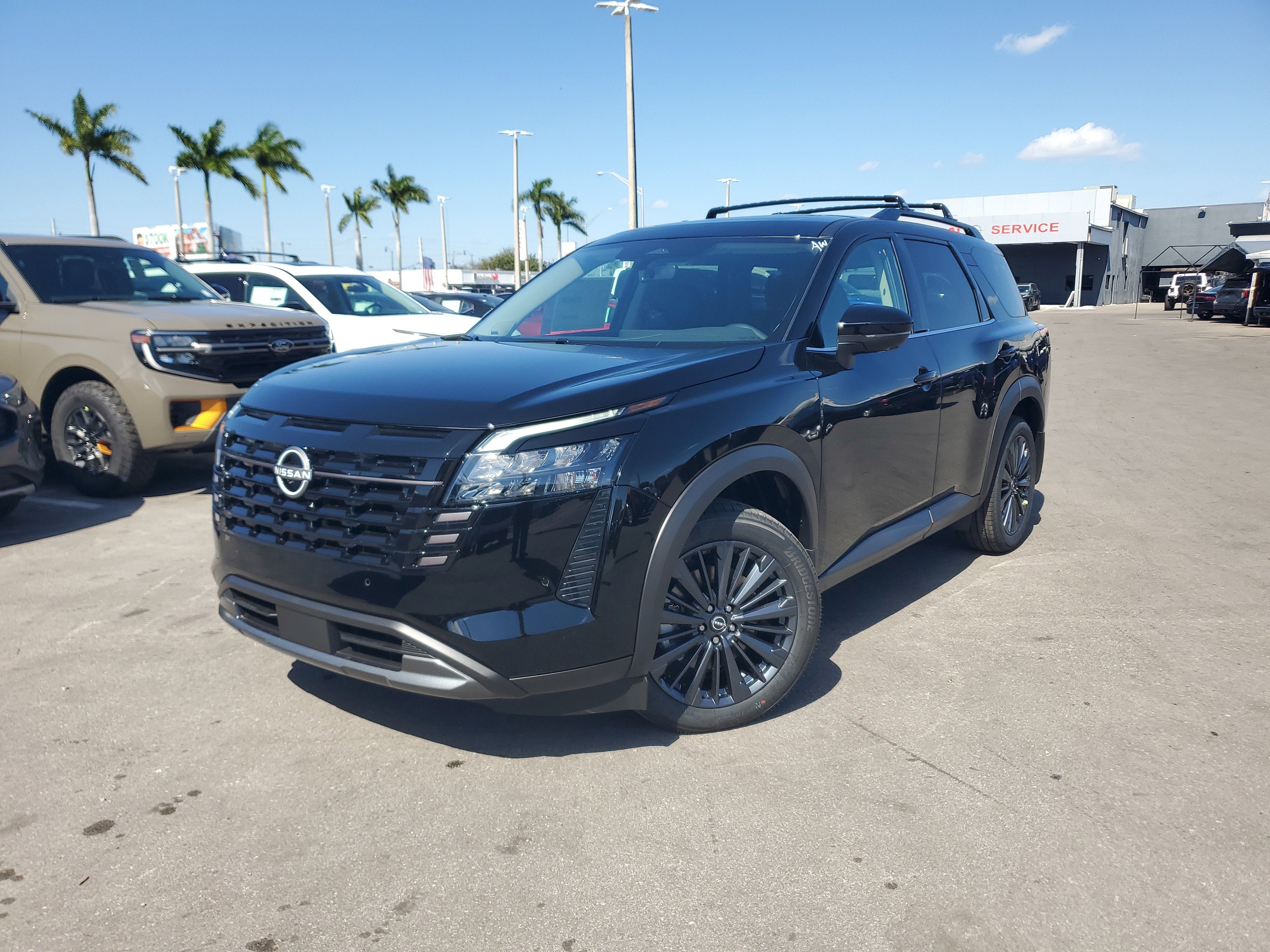 2026 Nissan Pathfinder SL