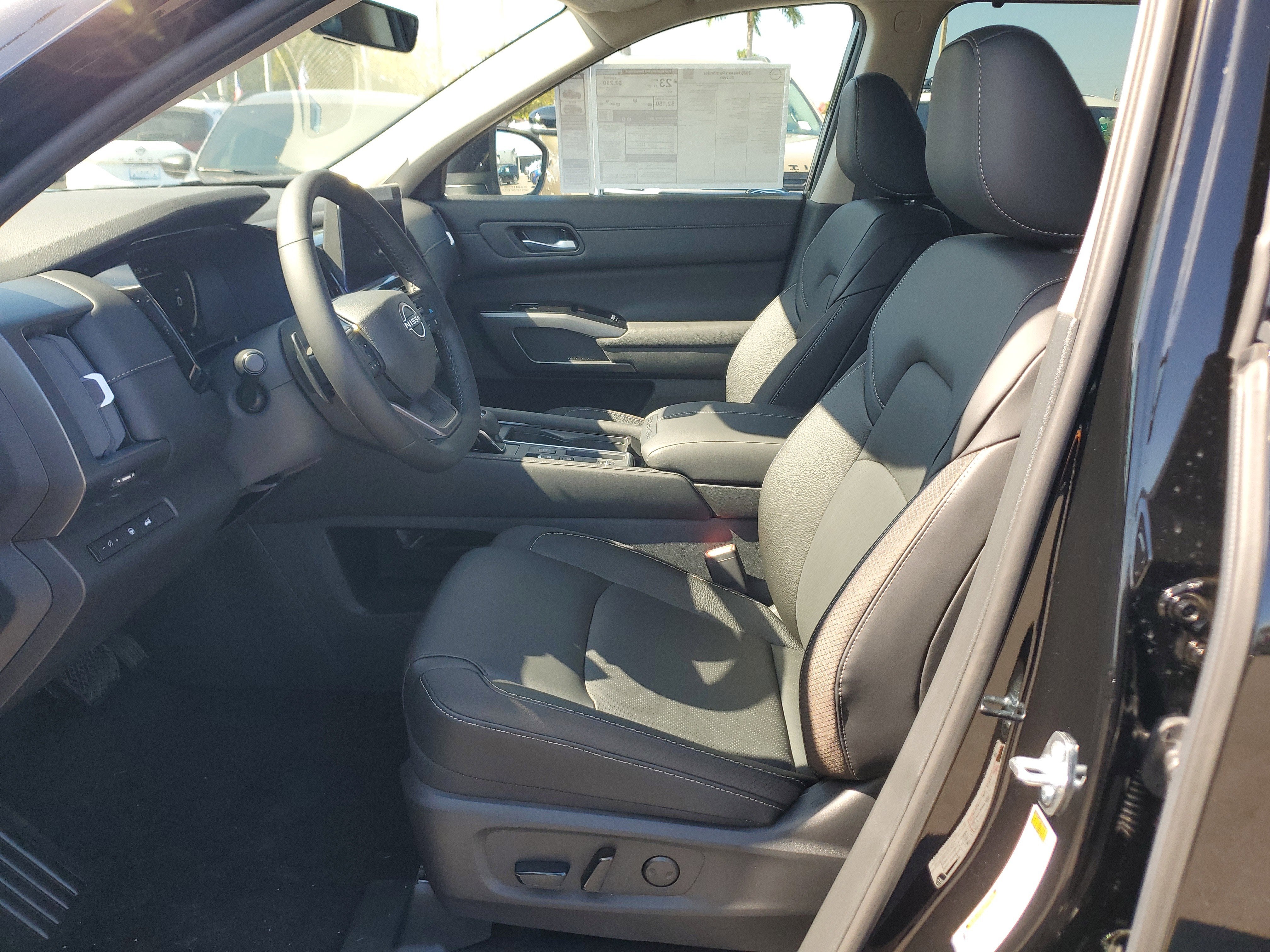 2026 Nissan Pathfinder SL