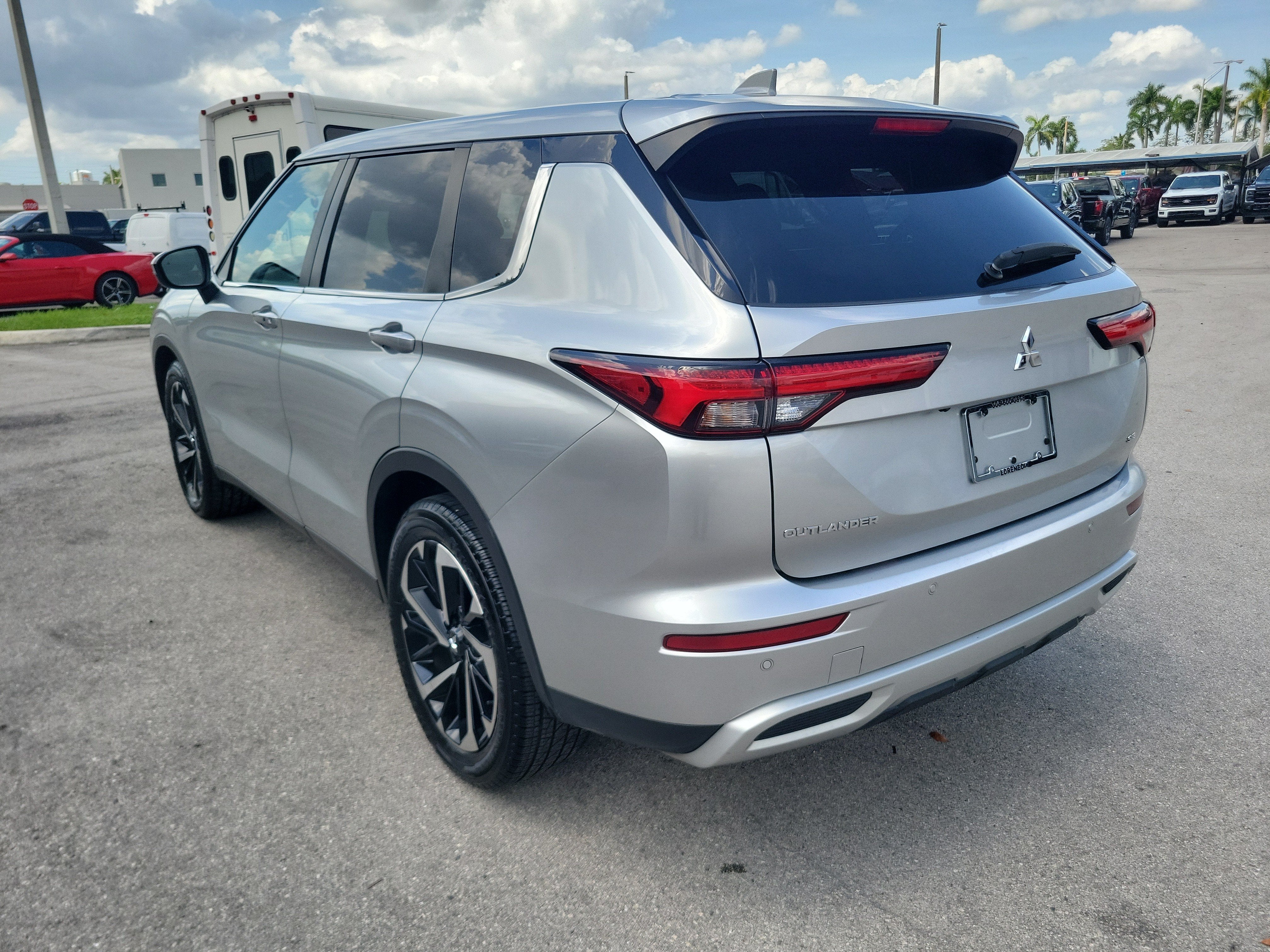 2024 Mitsubishi Outlander SE