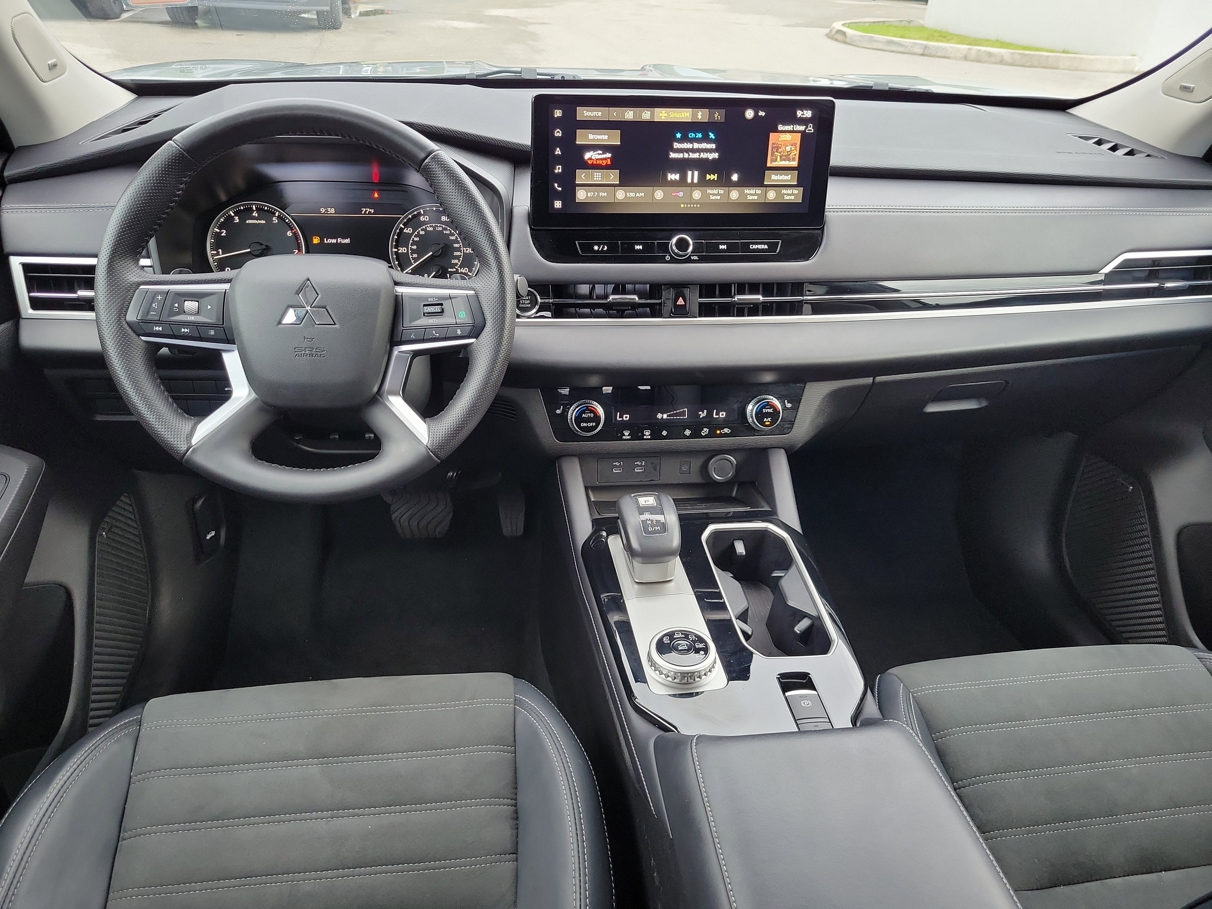 2025 Mitsubishi Outlander SE