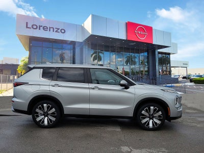2025 Mitsubishi Outlander SE