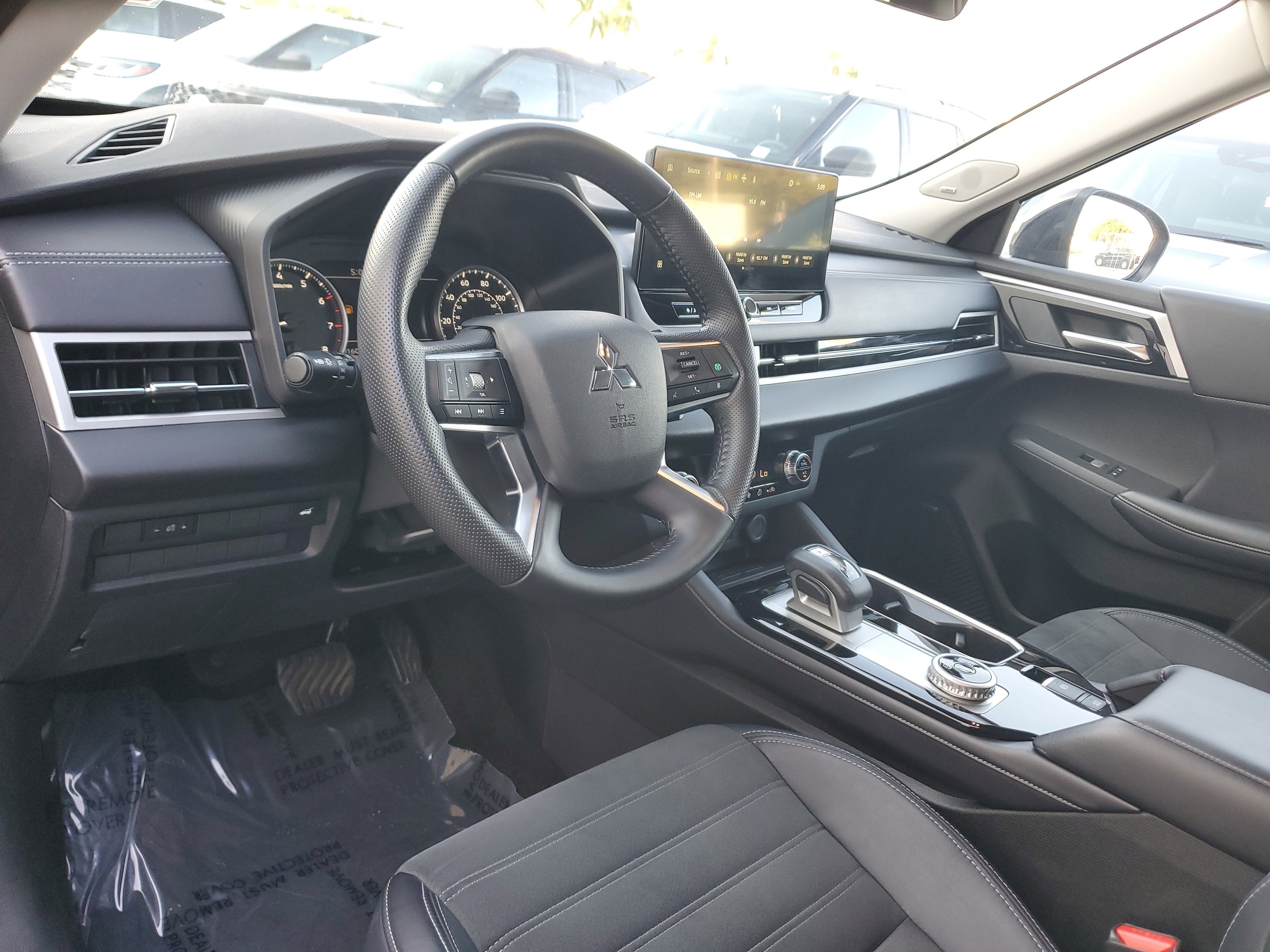 2025 Mitsubishi Outlander SE