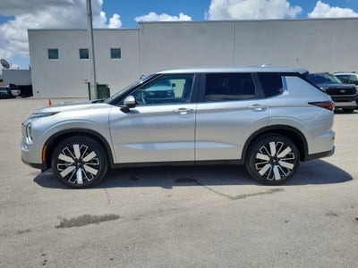 2025 Mitsubishi Outlander SE