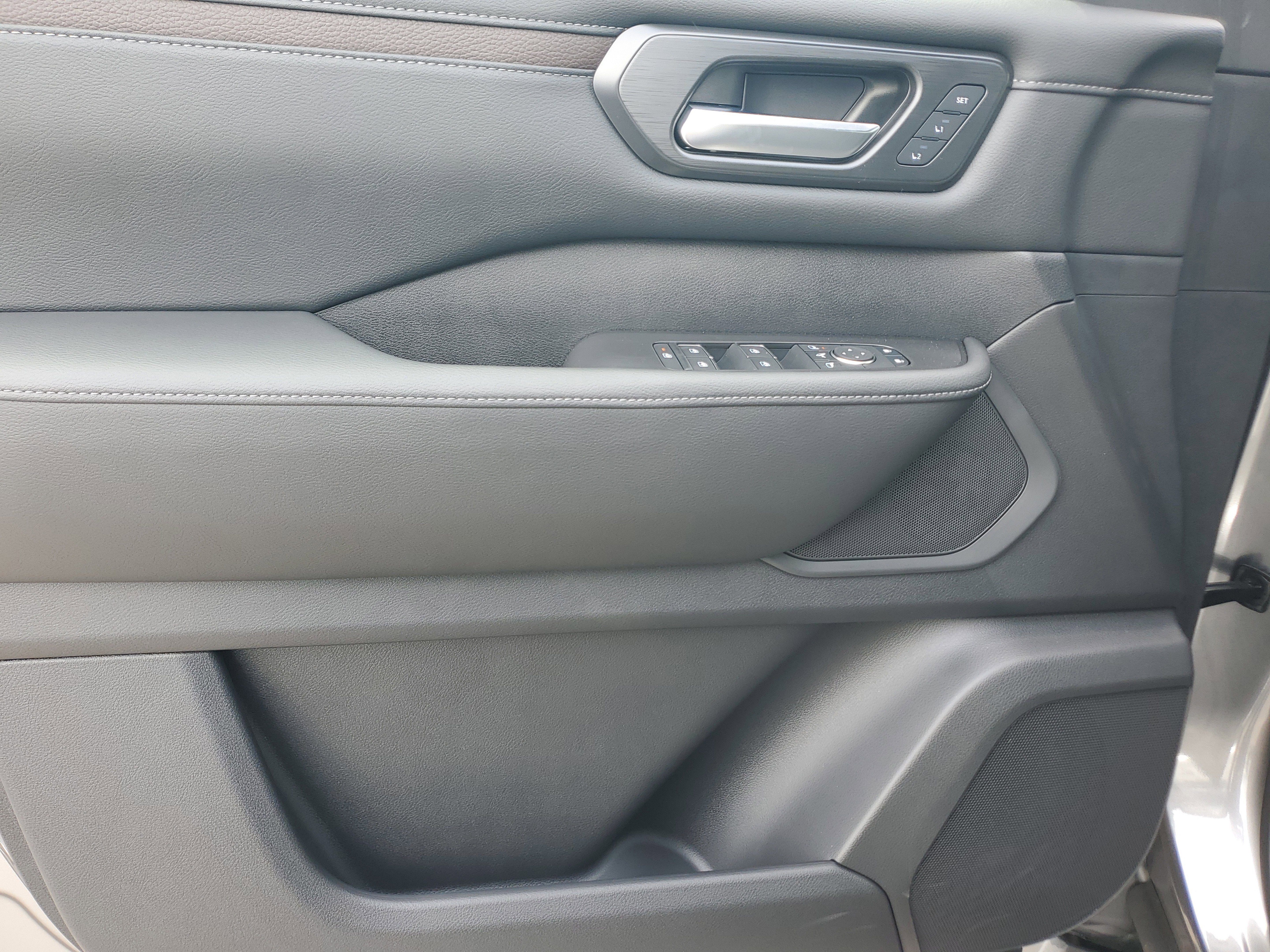 2025 Nissan Armada SL