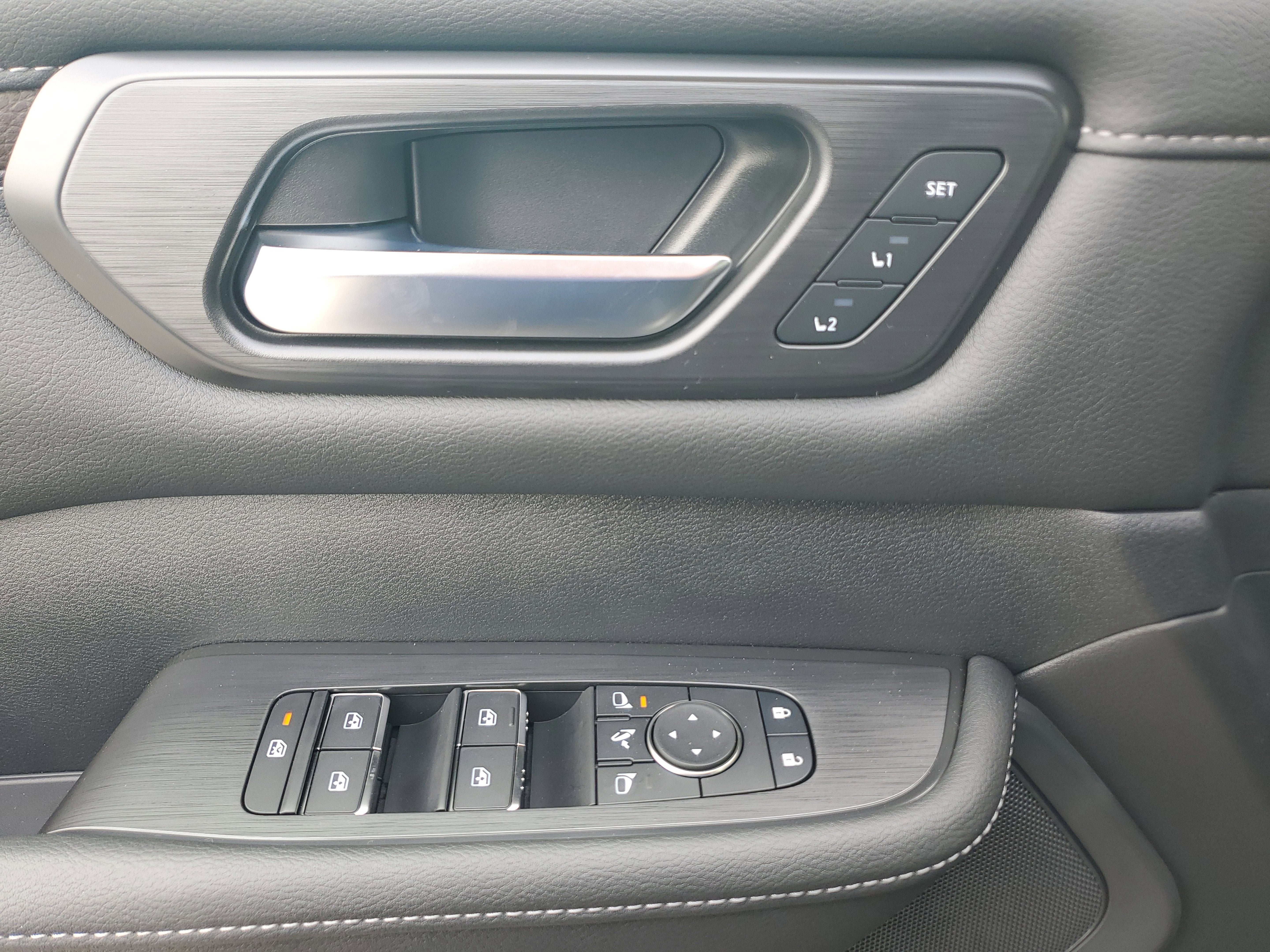 2025 Nissan Armada SL