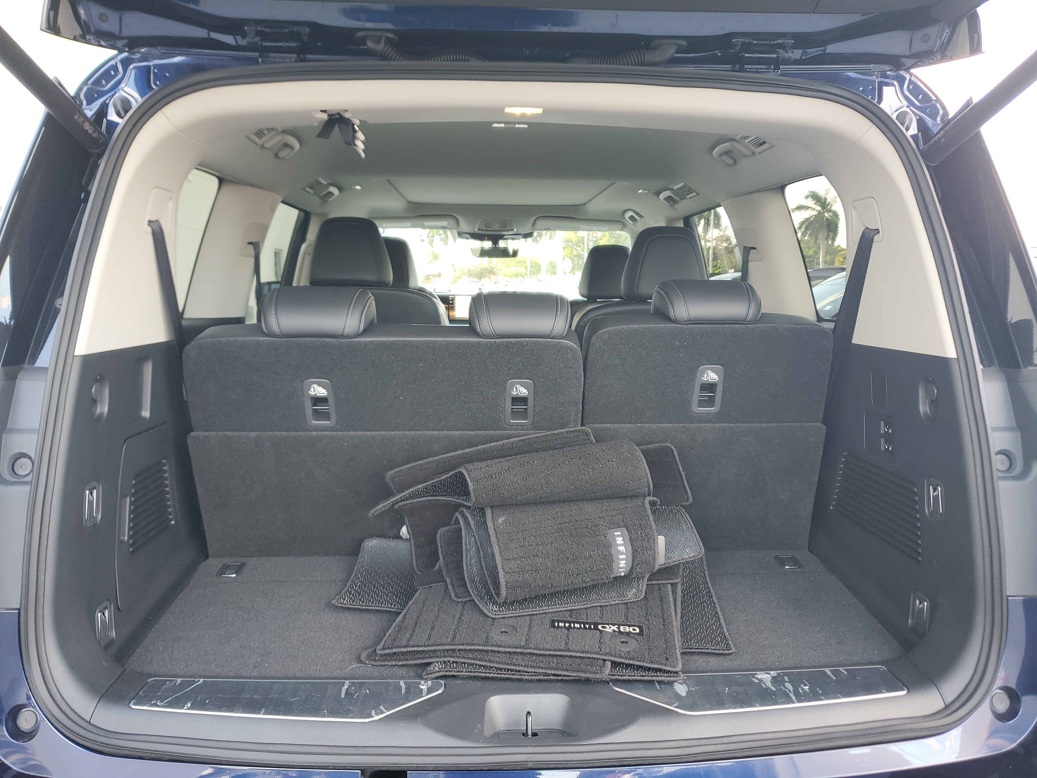 2025 INFINITI QX80 PURE