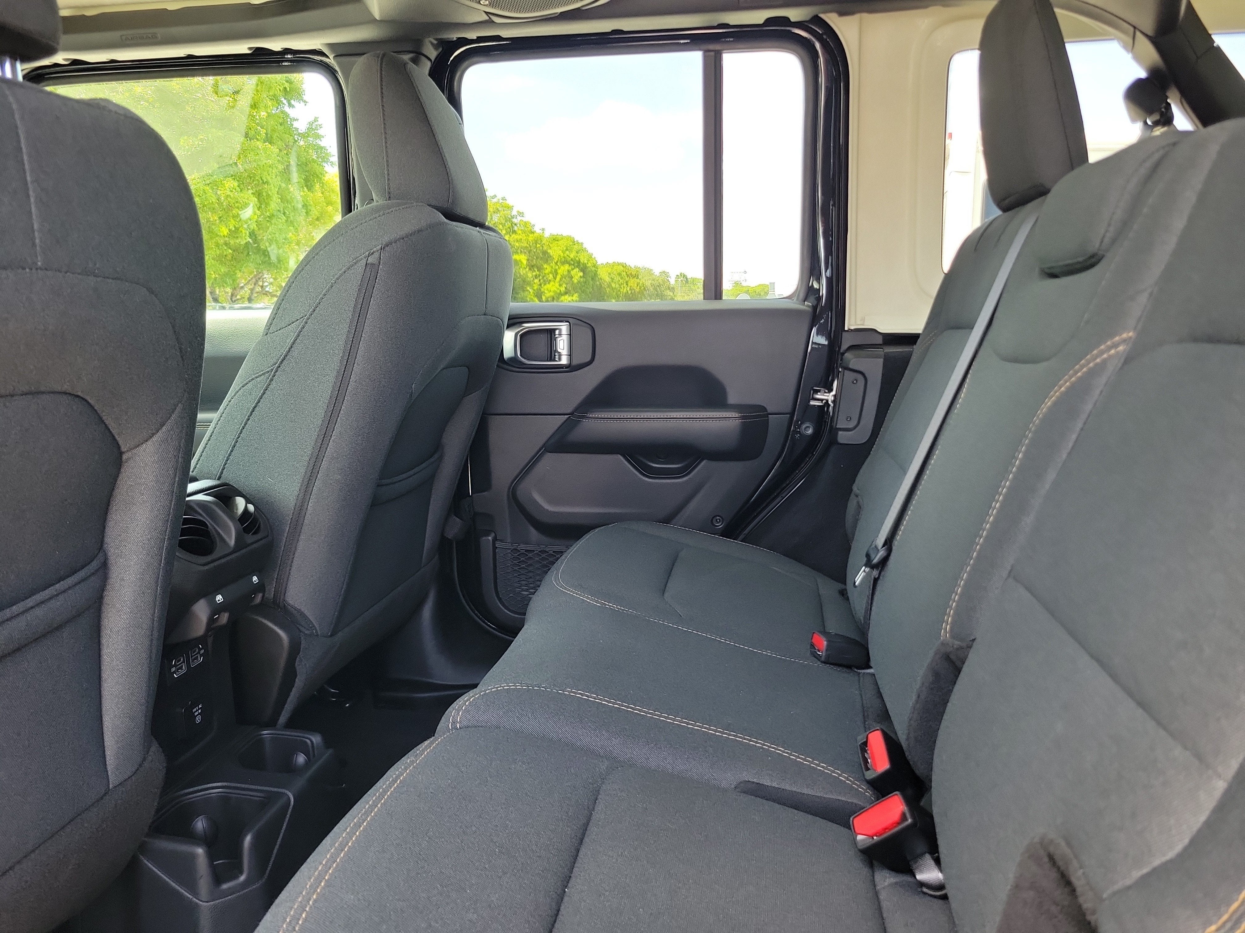 2025 Jeep Wrangler Sahara 4WD
