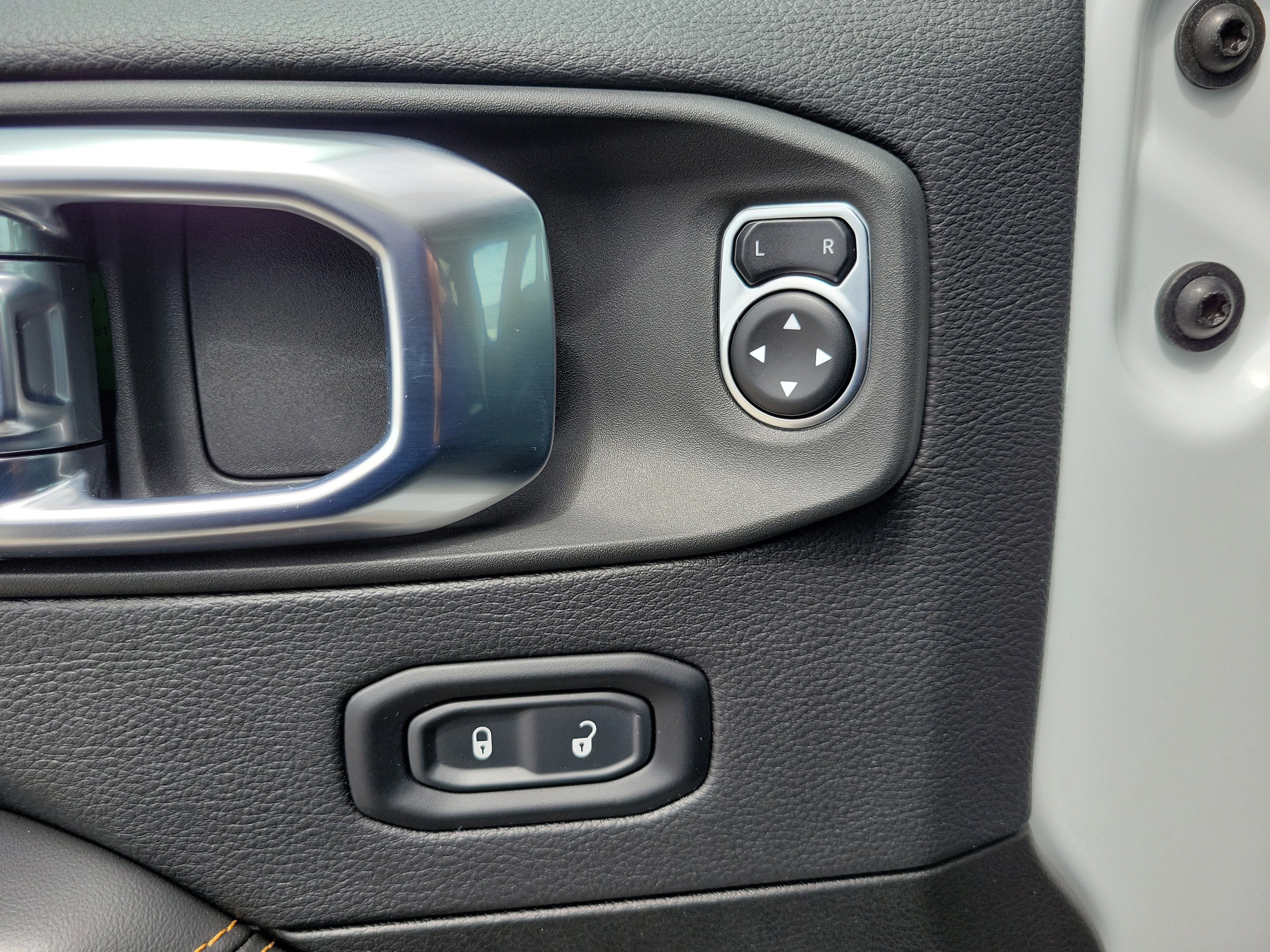 2025 Jeep Wrangler Sahara 4WD