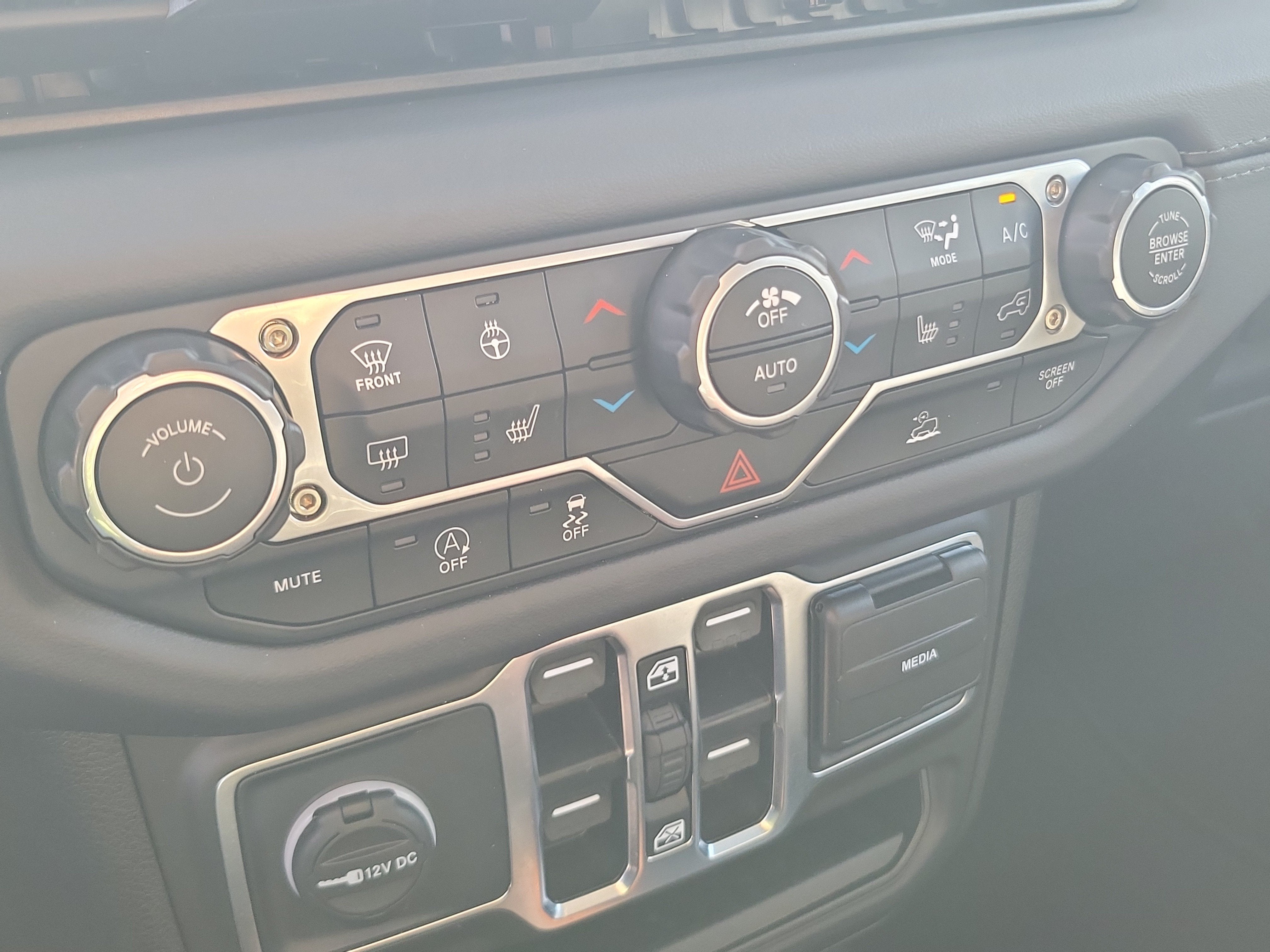 2025 Jeep Wrangler Sahara 4WD