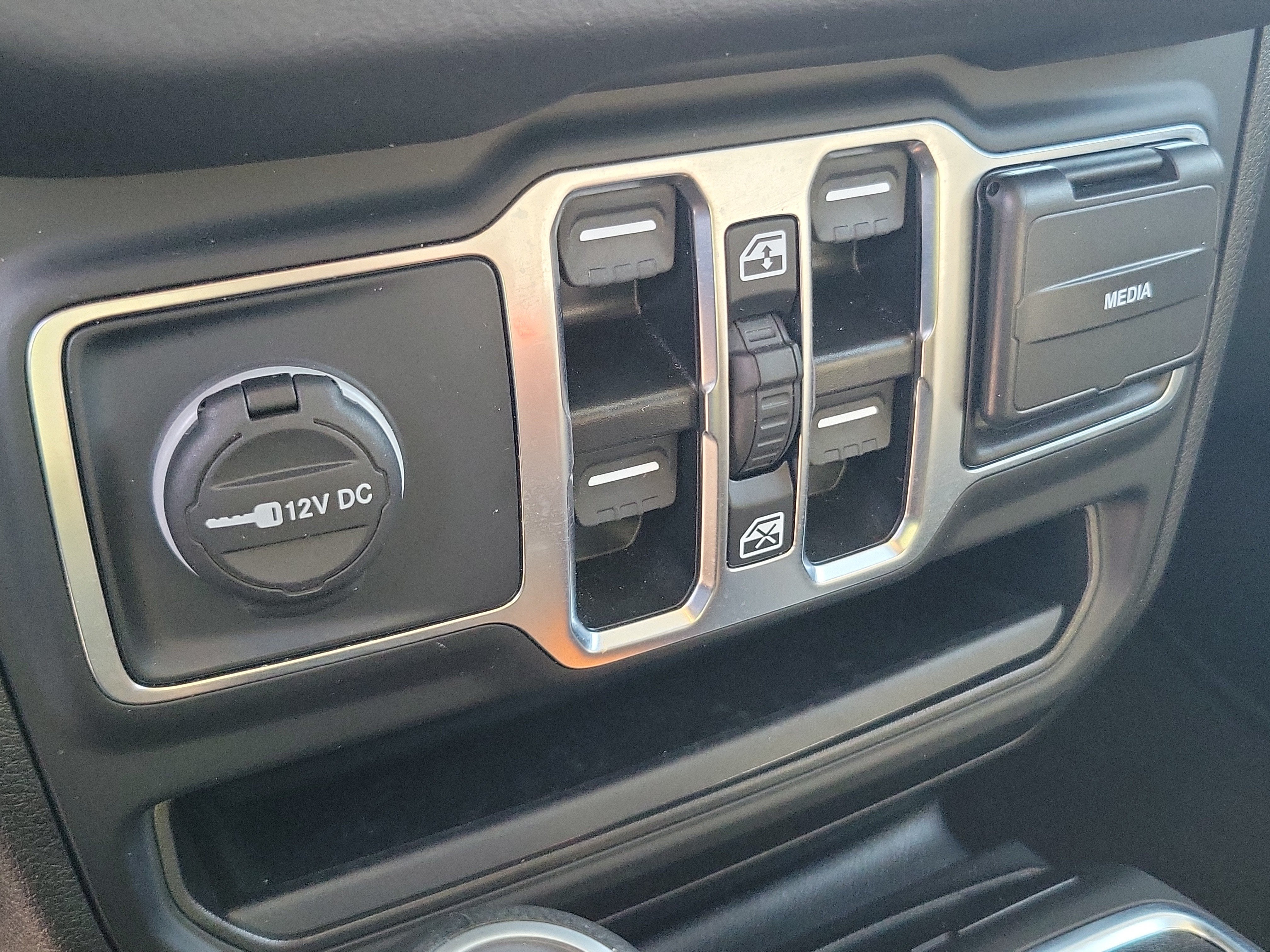 2025 Jeep Wrangler Sahara 4WD