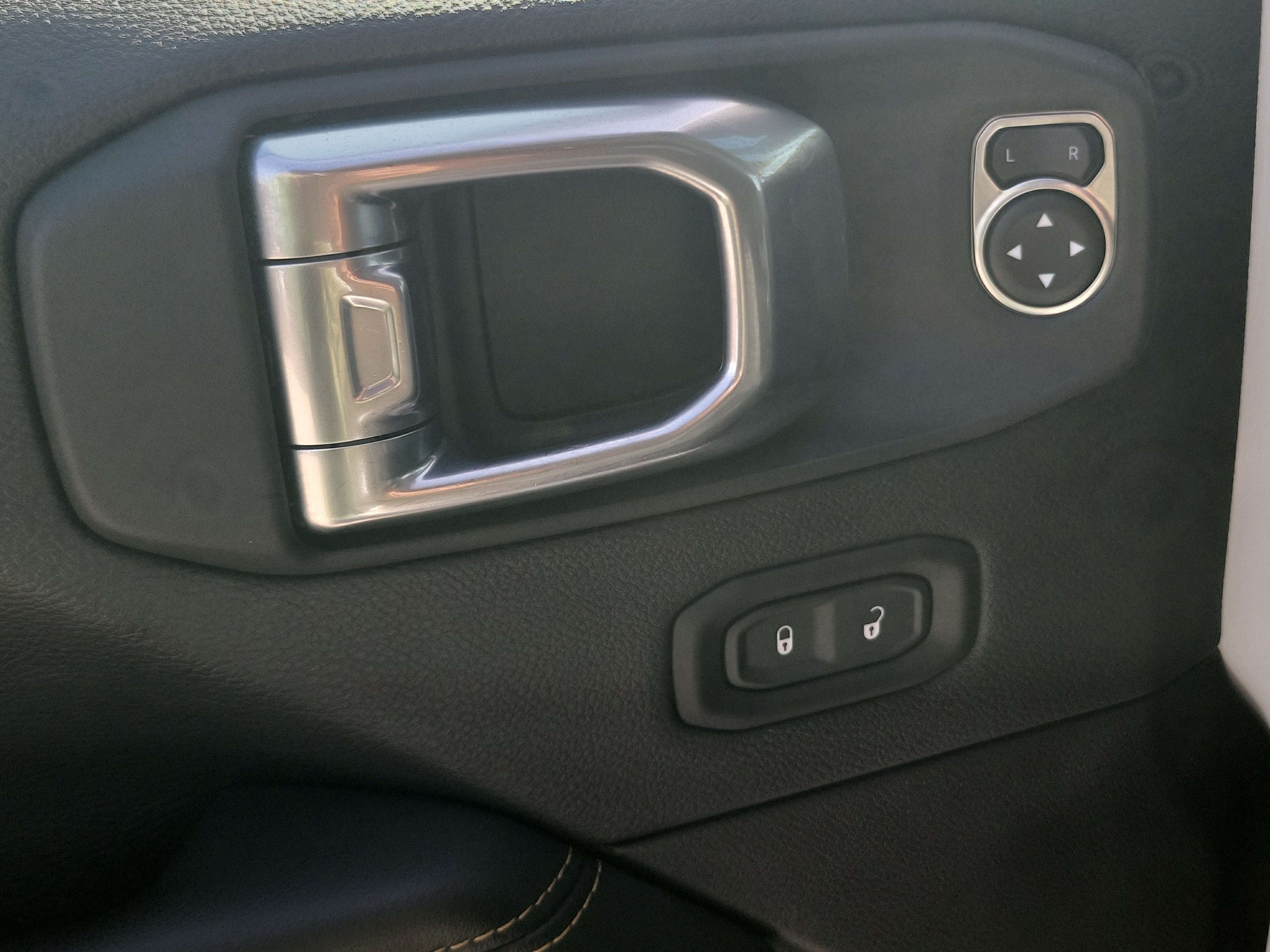 2025 Jeep Wrangler Sahara 4WD