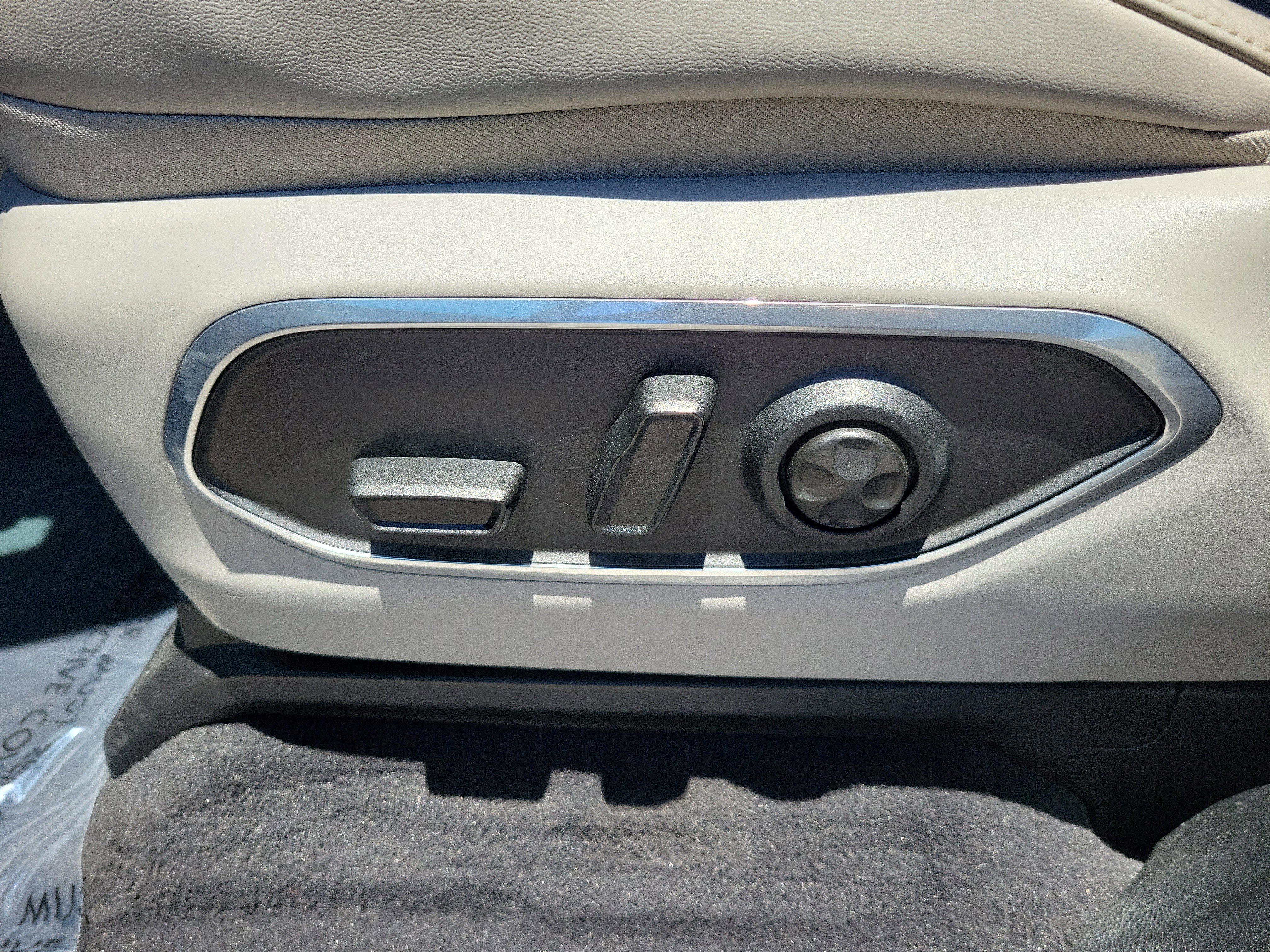 2023 Jeep Wagoneer Base