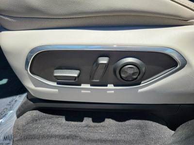 2023 Jeep Wagoneer Base