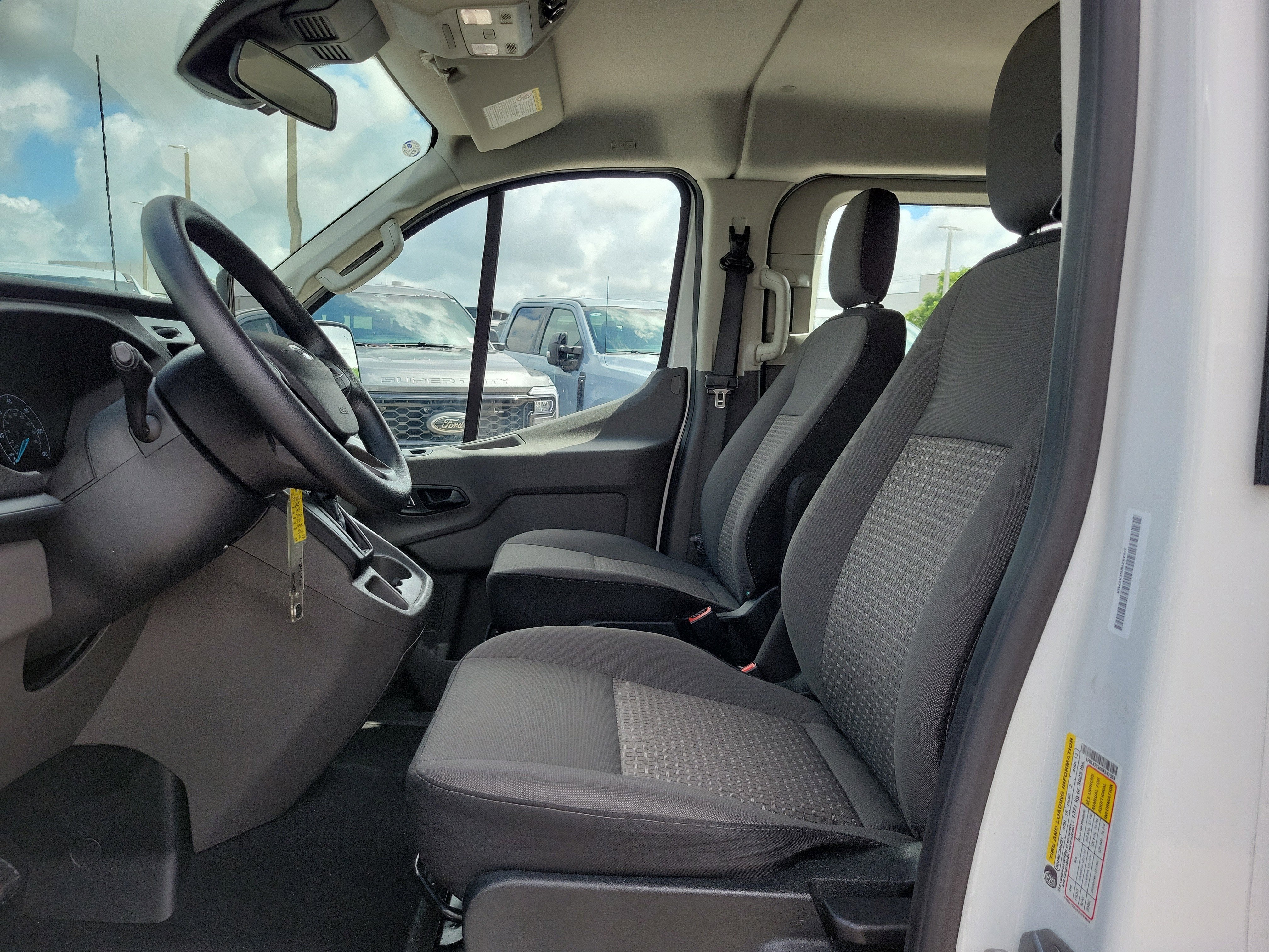 2025 Ford Transit Passenger Wagon XLT