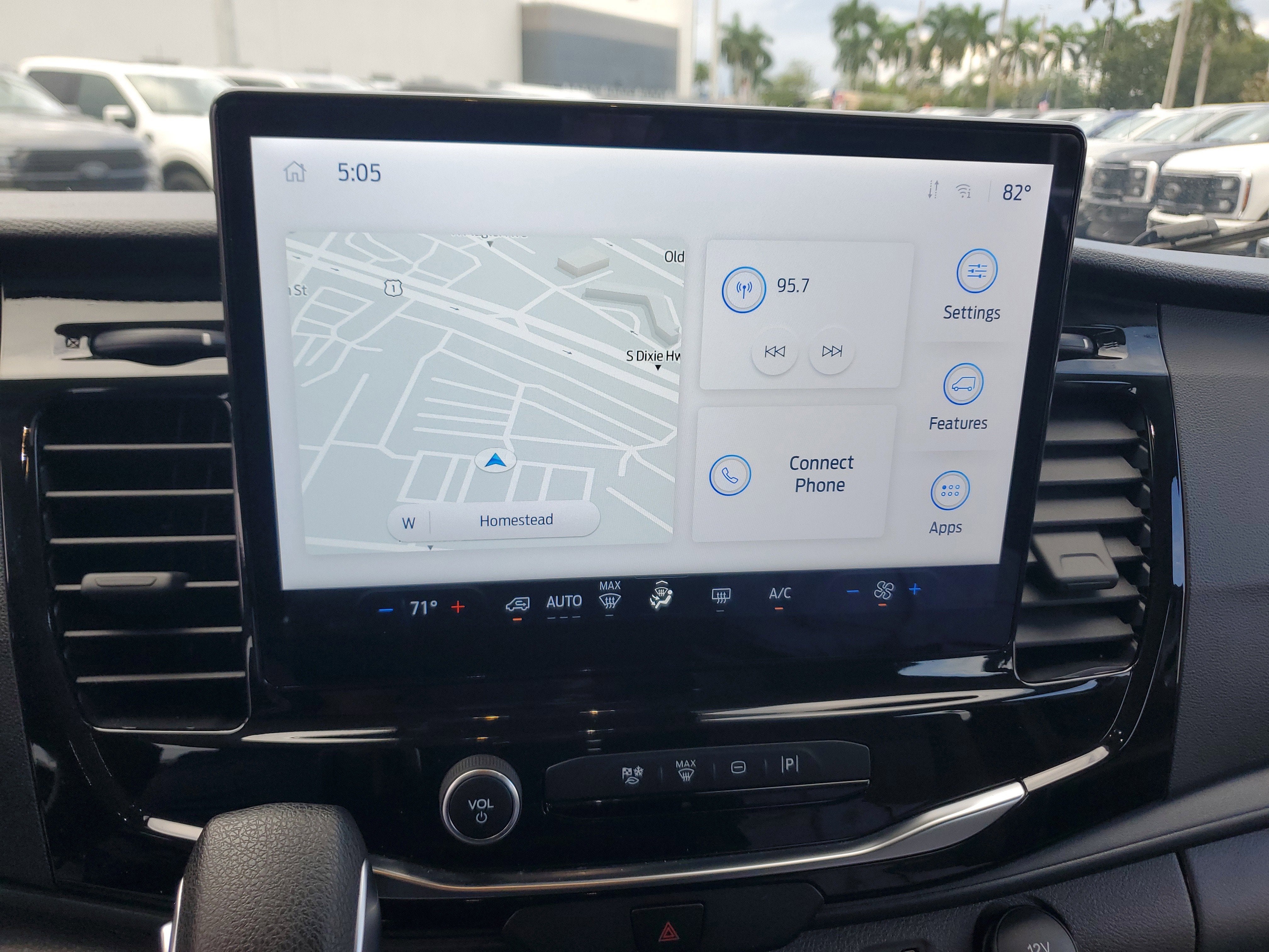 2024 Ford Transit Passenger Wagon XLT