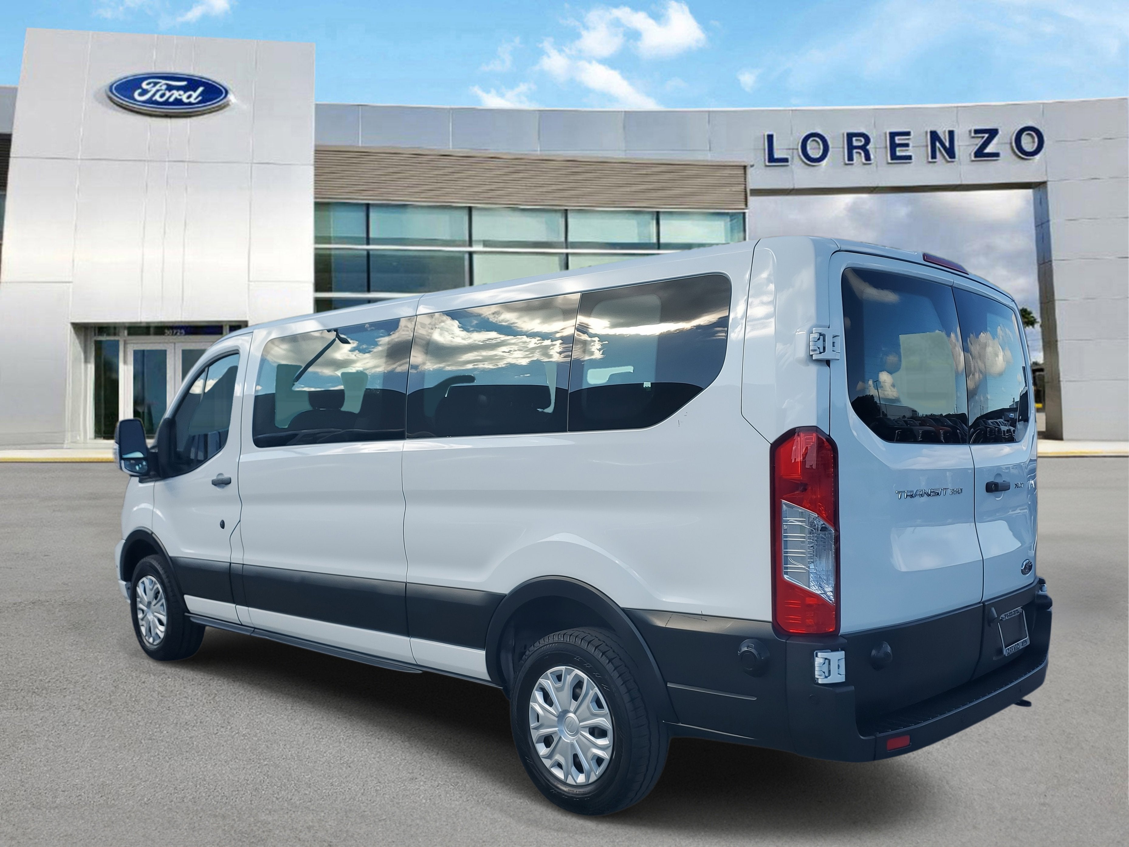 2024 Ford Transit Passenger Wagon XLT
