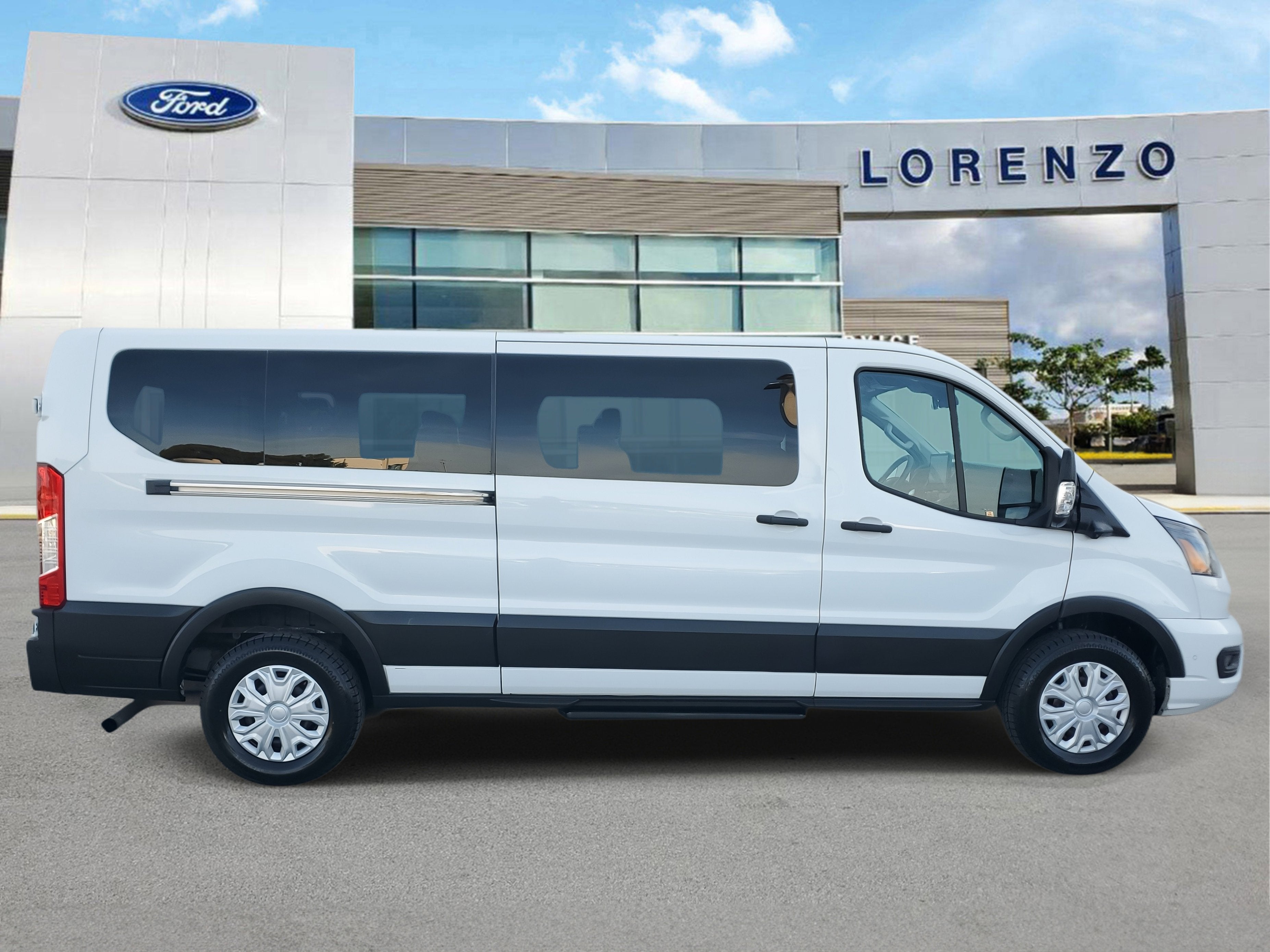 2023 Ford Transit Passenger Wagon XLT