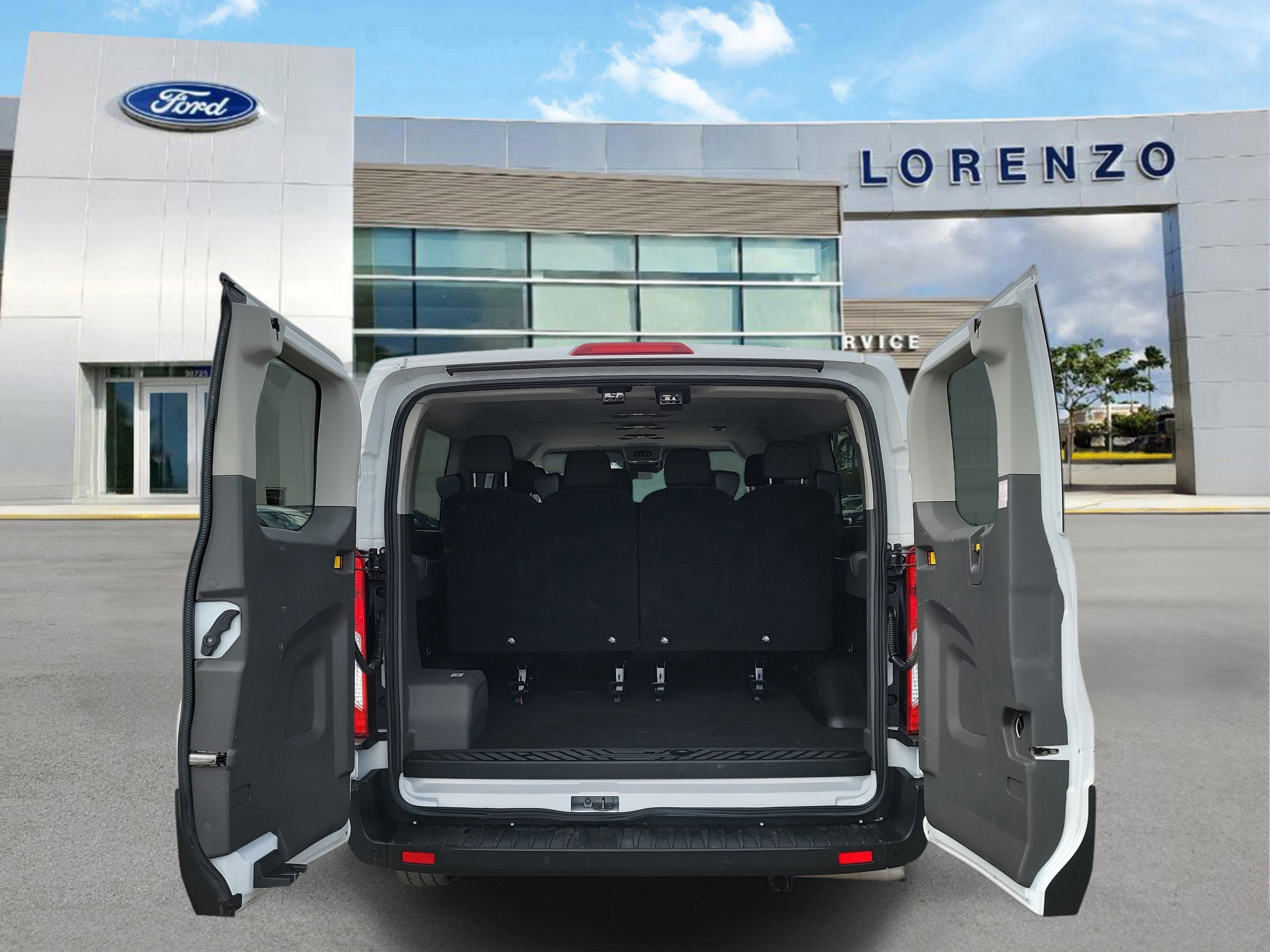 2023 Ford Transit Passenger Wagon XLT