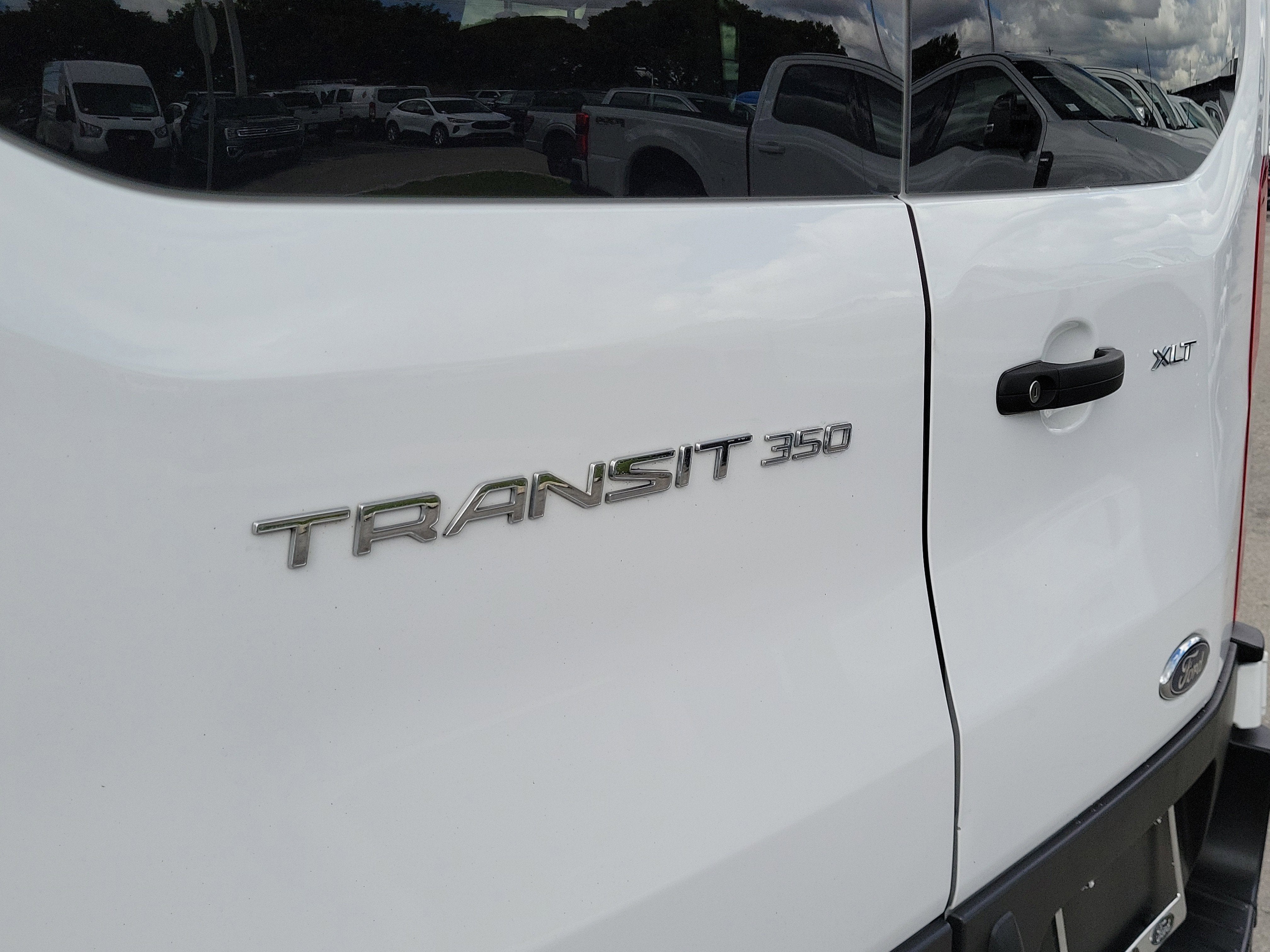 2023 Ford Transit Passenger Wagon XLT