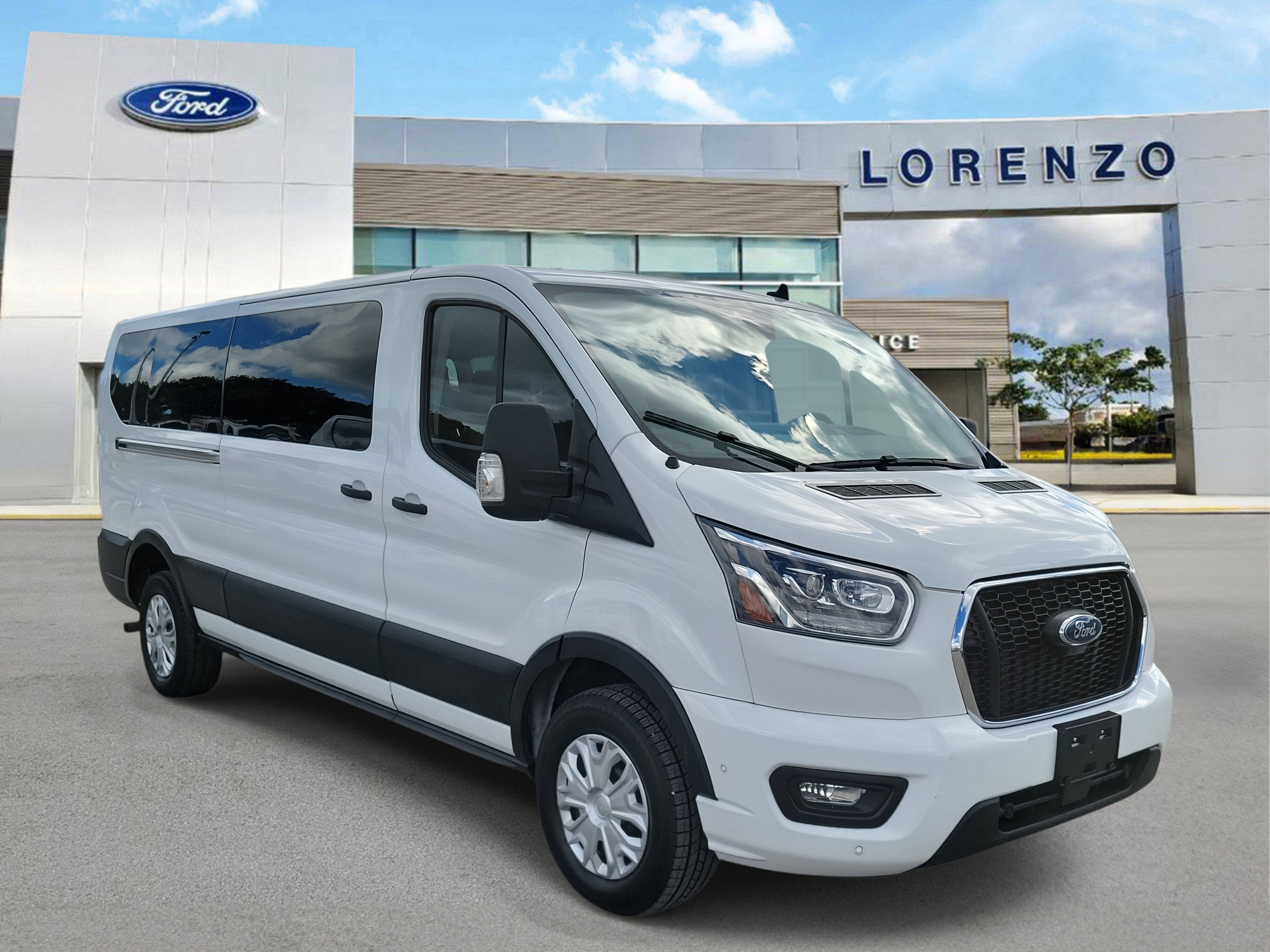 2023 Ford Transit Passenger Wagon XLT