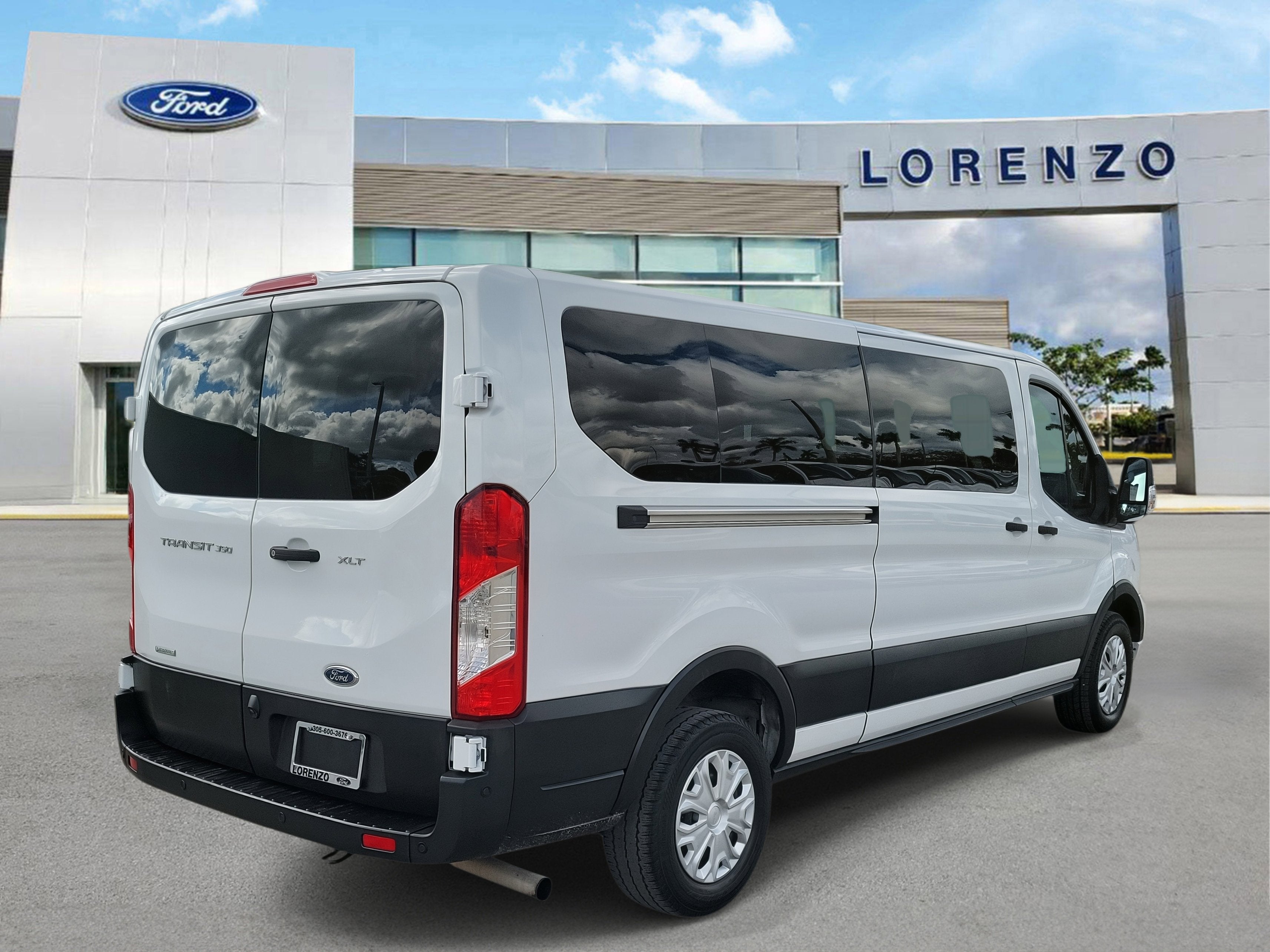 2023 Ford Transit Passenger Wagon XLT