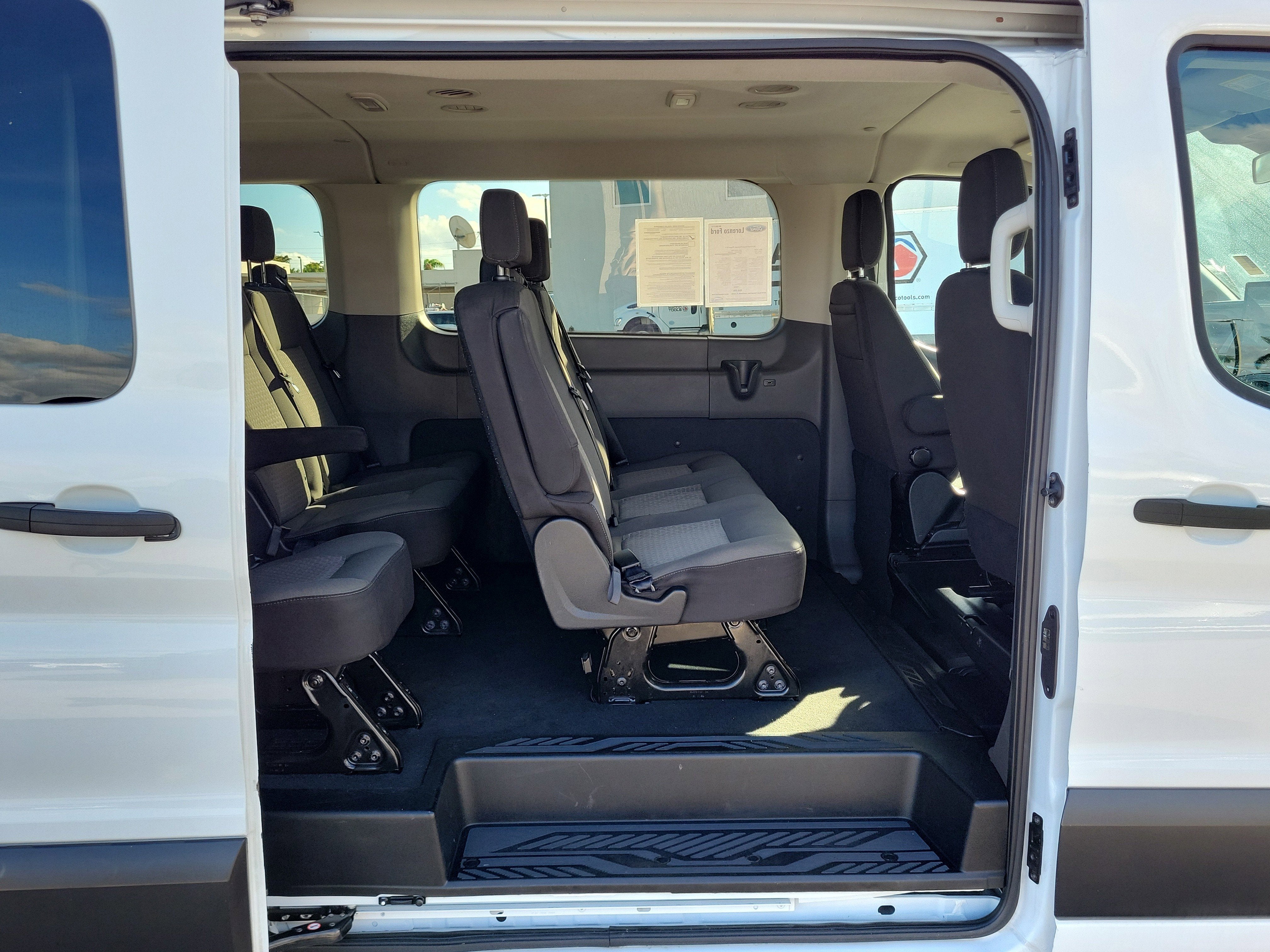 2023 Ford Transit Passenger Wagon XLT