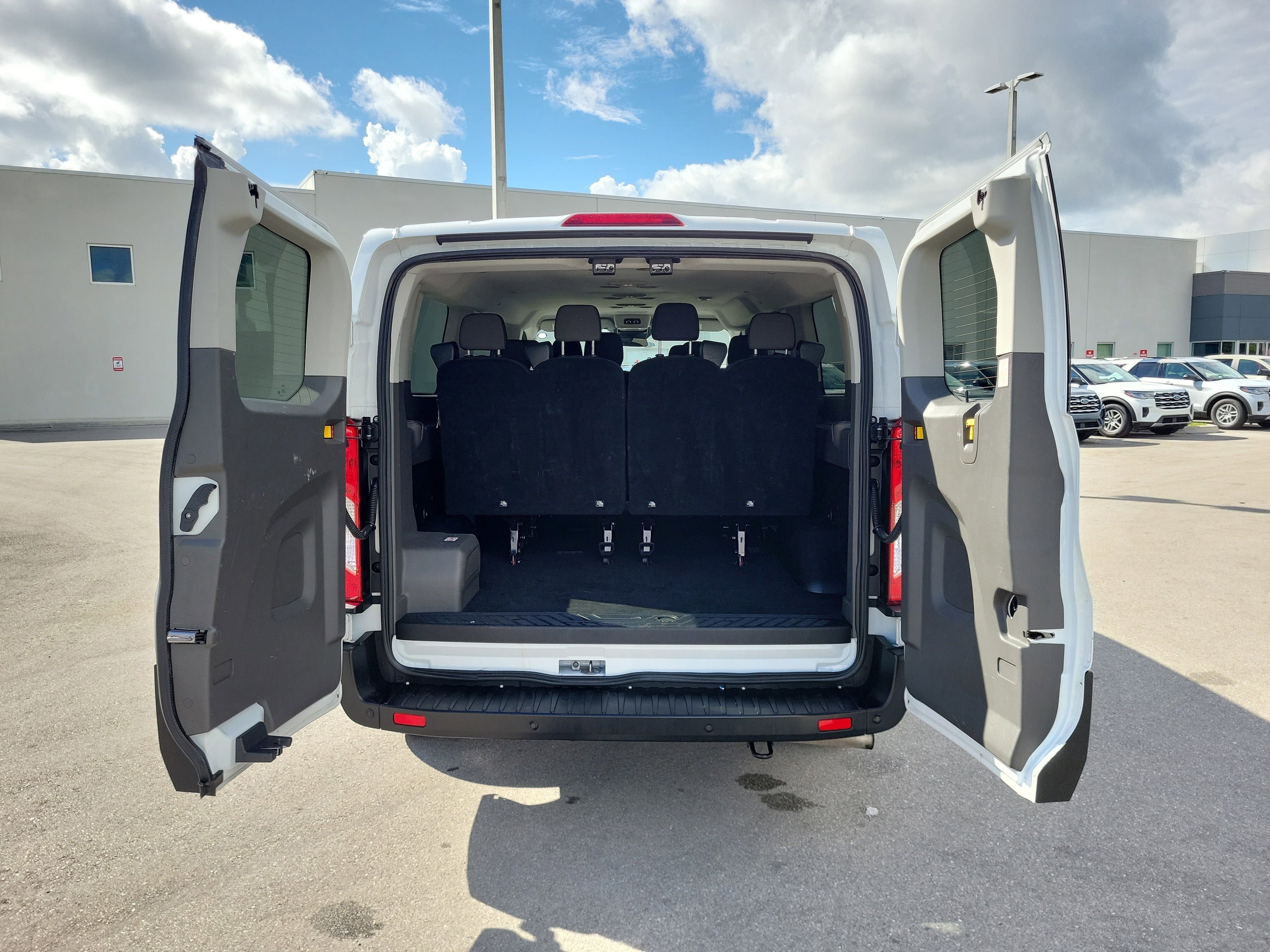 2023 Ford Transit Passenger Wagon XLT