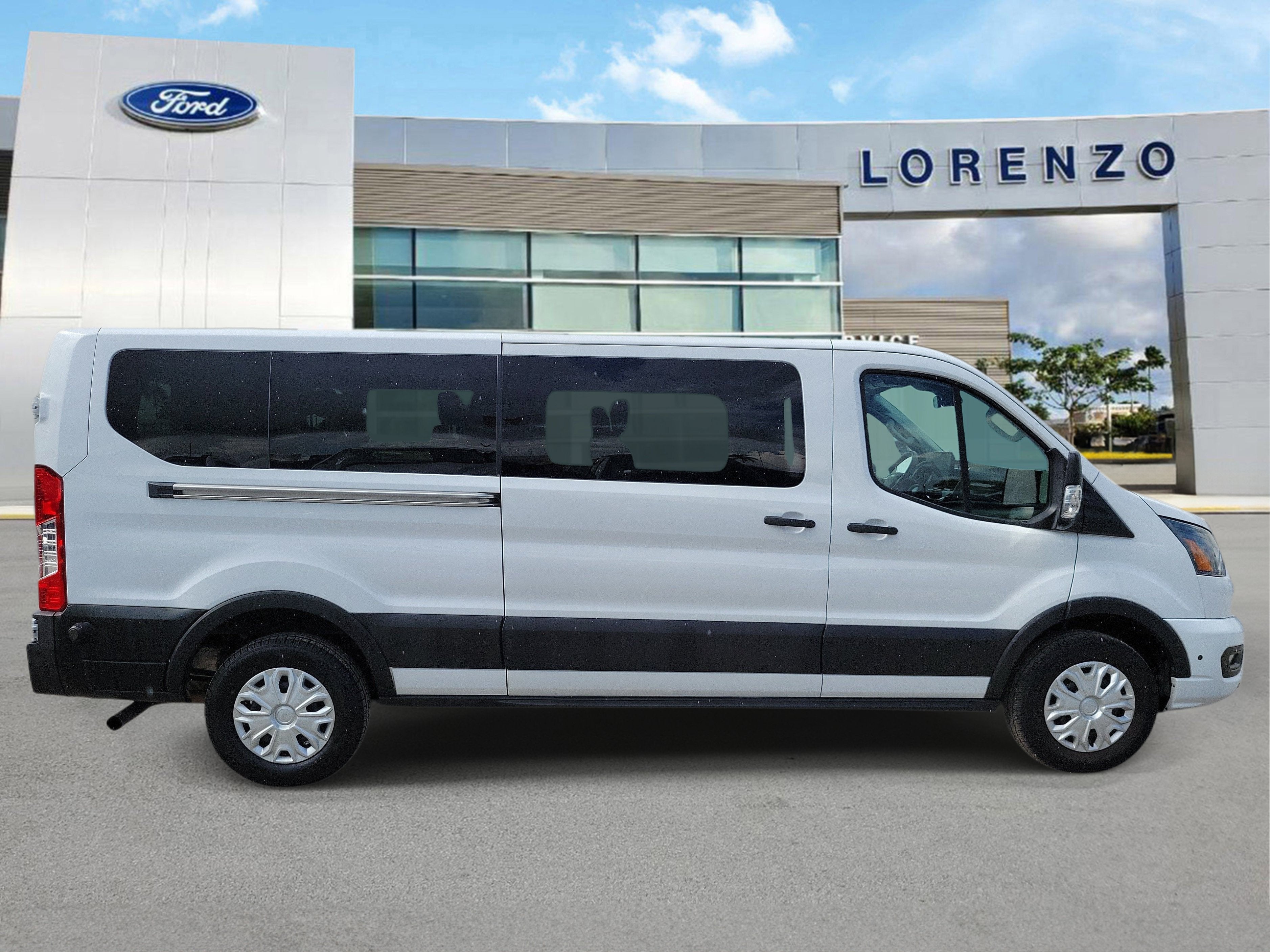 2024 Ford Transit Passenger Wagon XLT