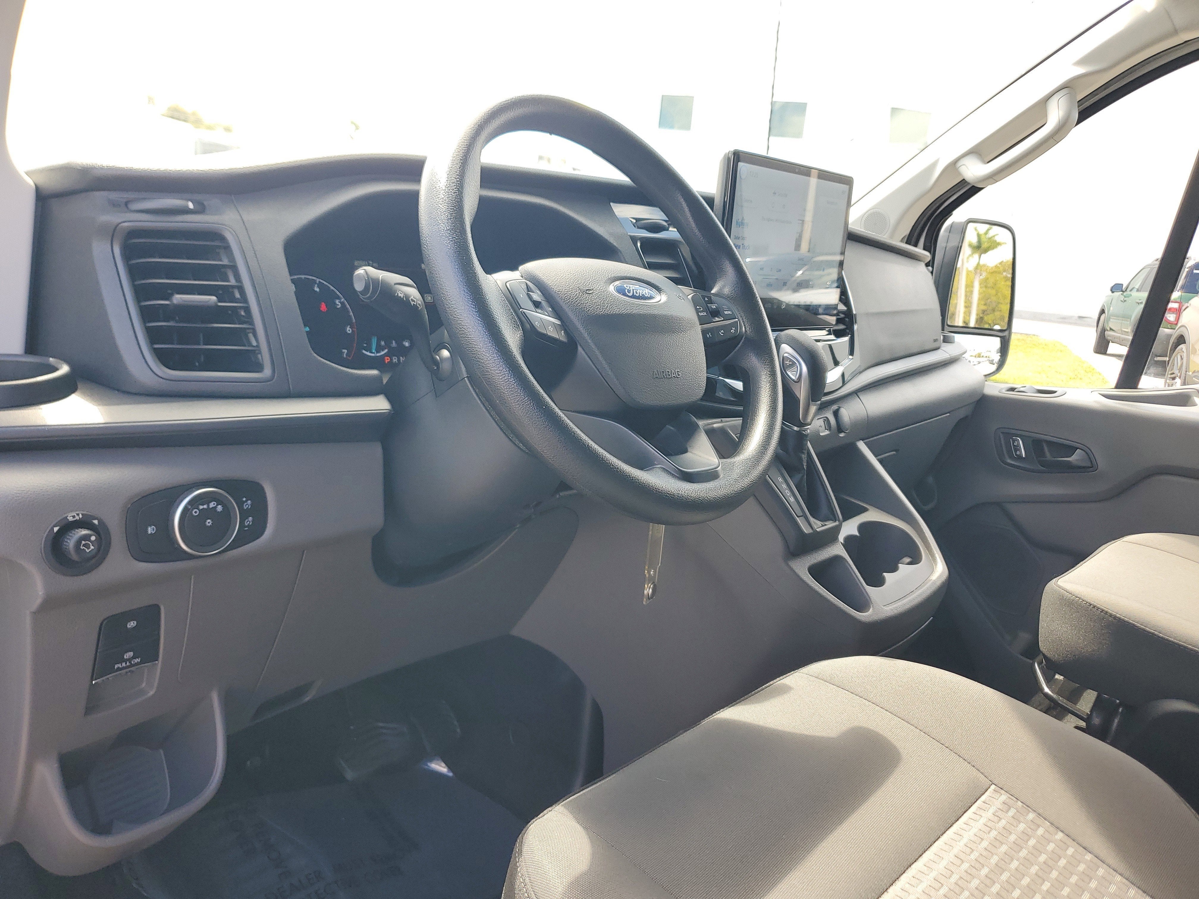 2024 Ford Transit Passenger Wagon XLT