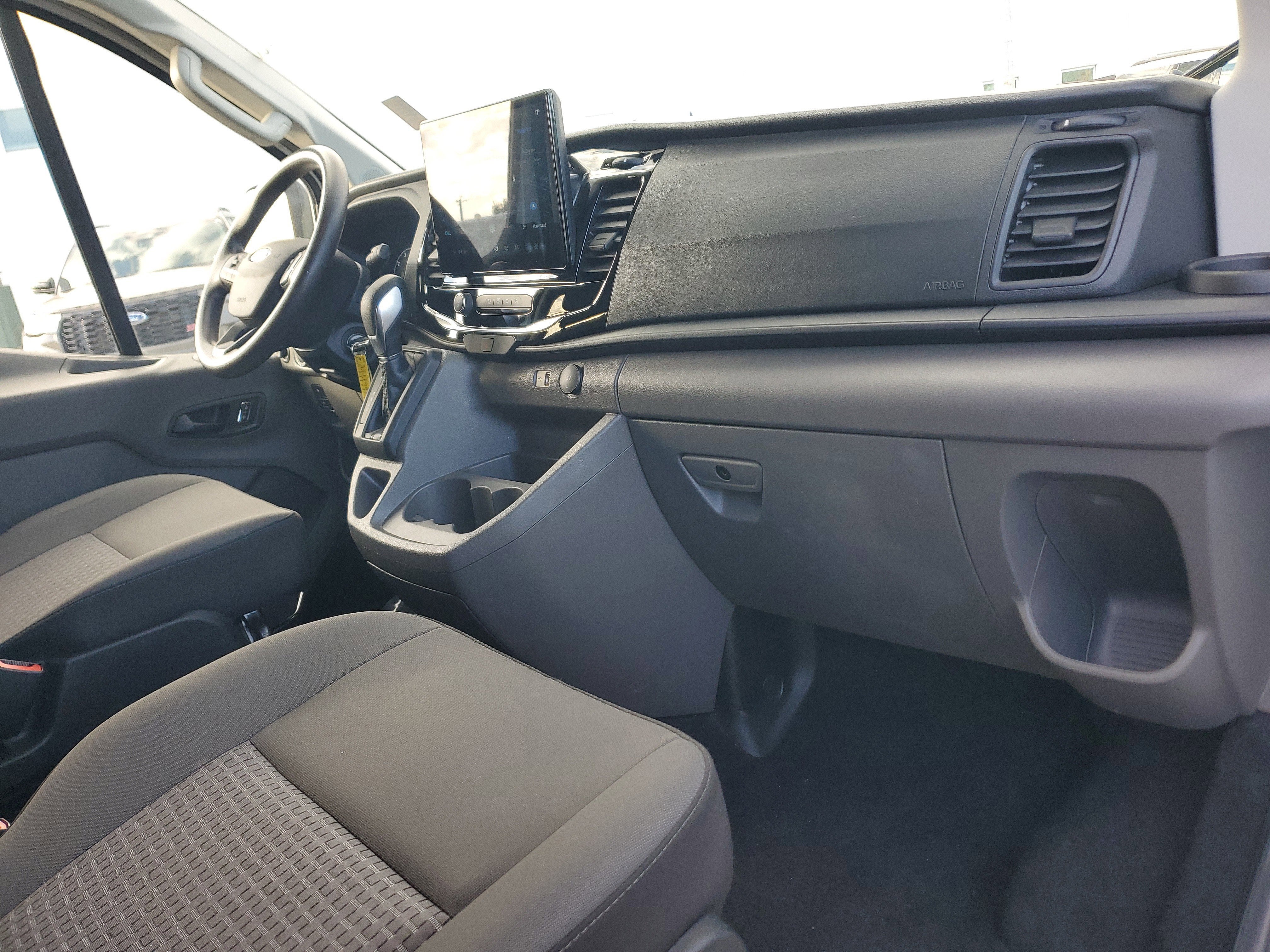 2024 Ford Transit Passenger Wagon XLT