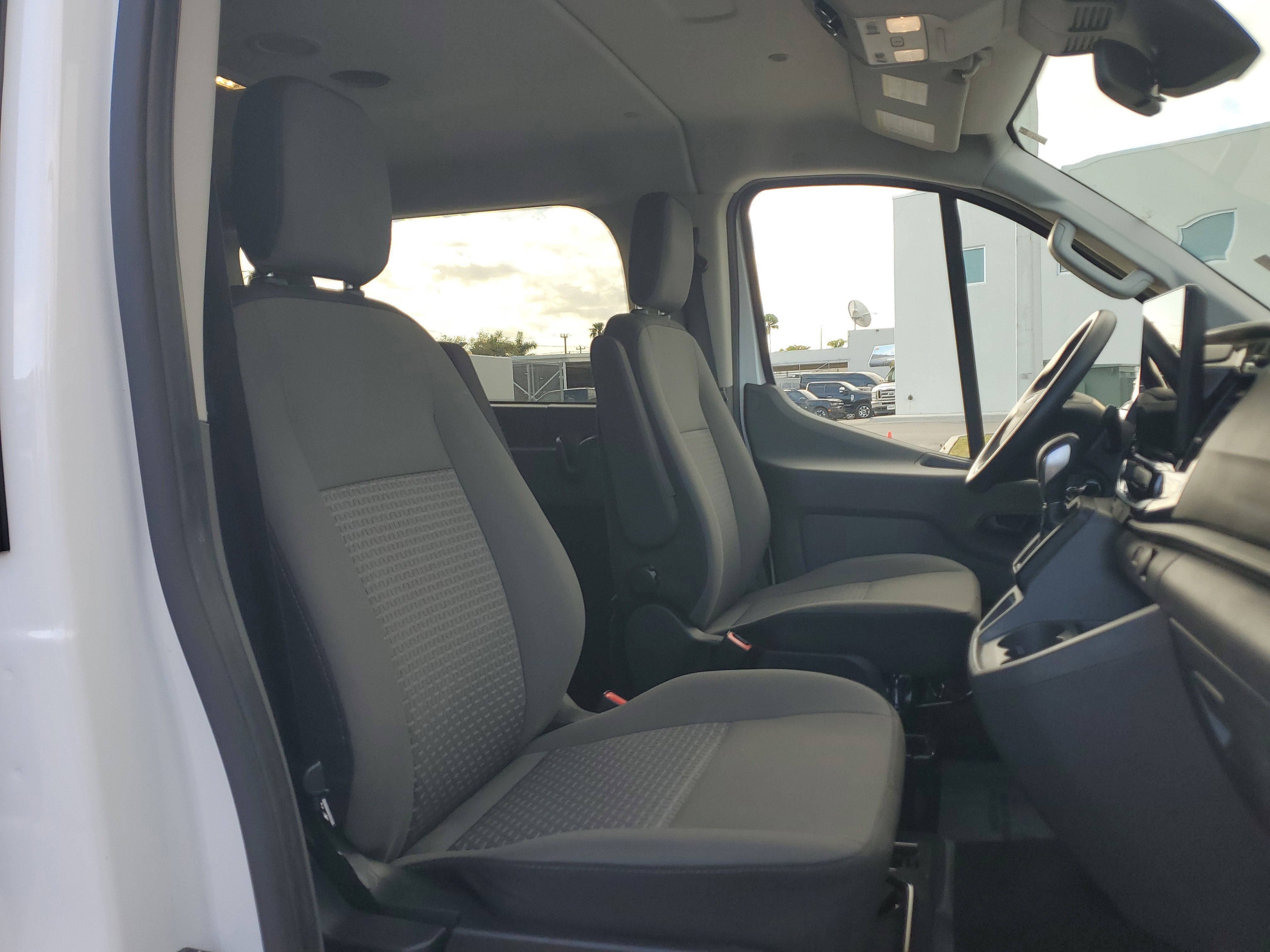 2024 Ford Transit Passenger Wagon XLT